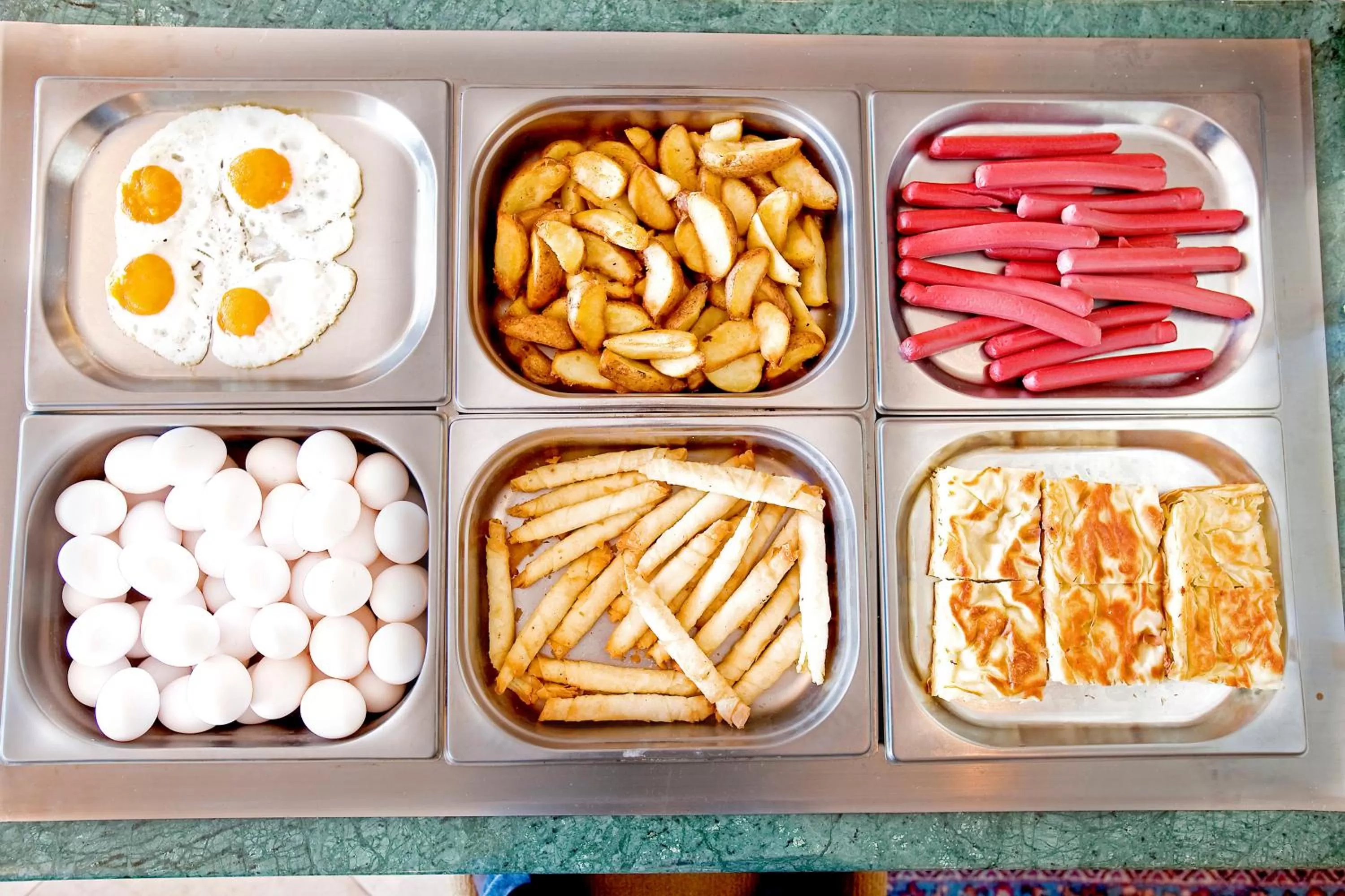 Buffet breakfast in Hotel Sumengen