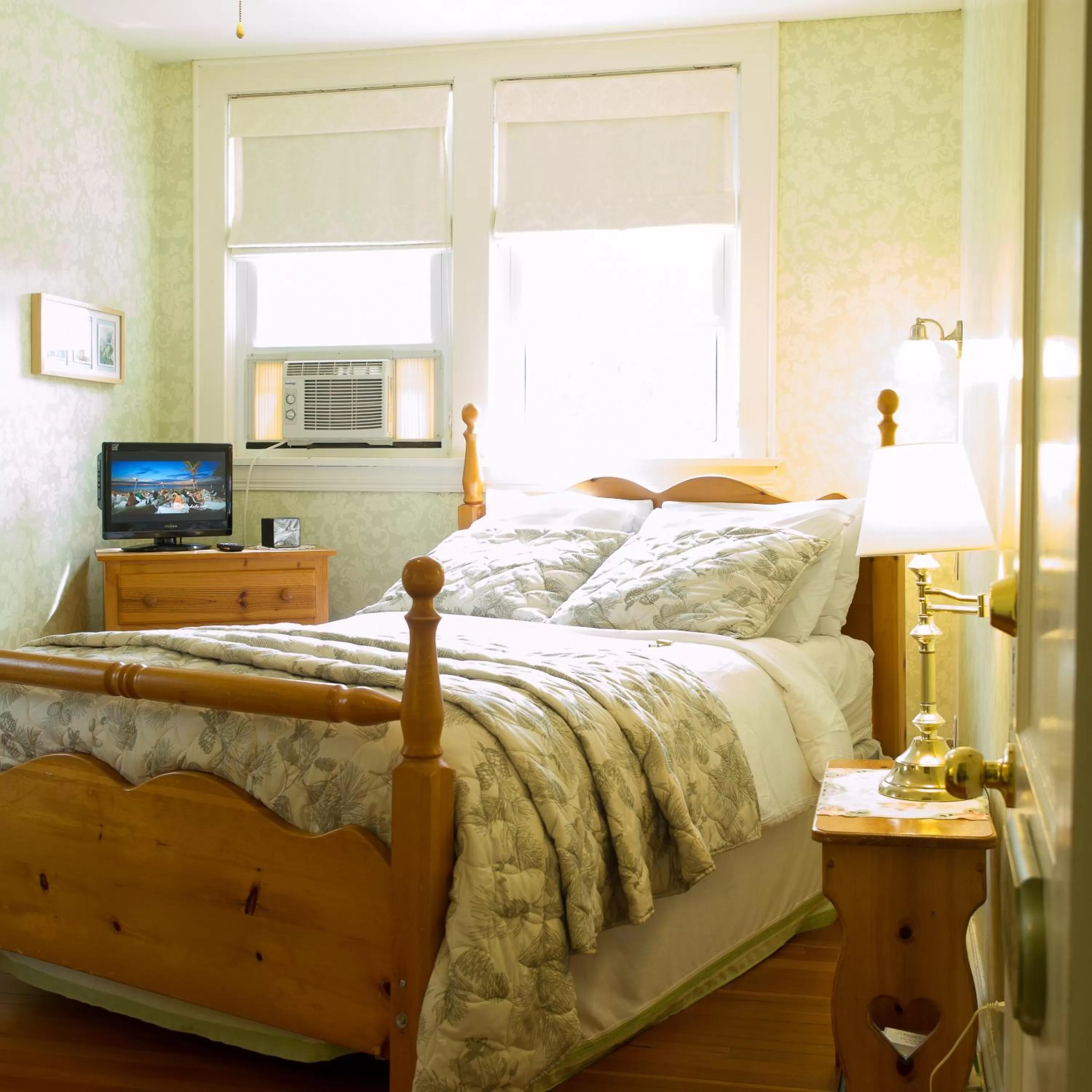Bed in Farmhouse Inn B&B