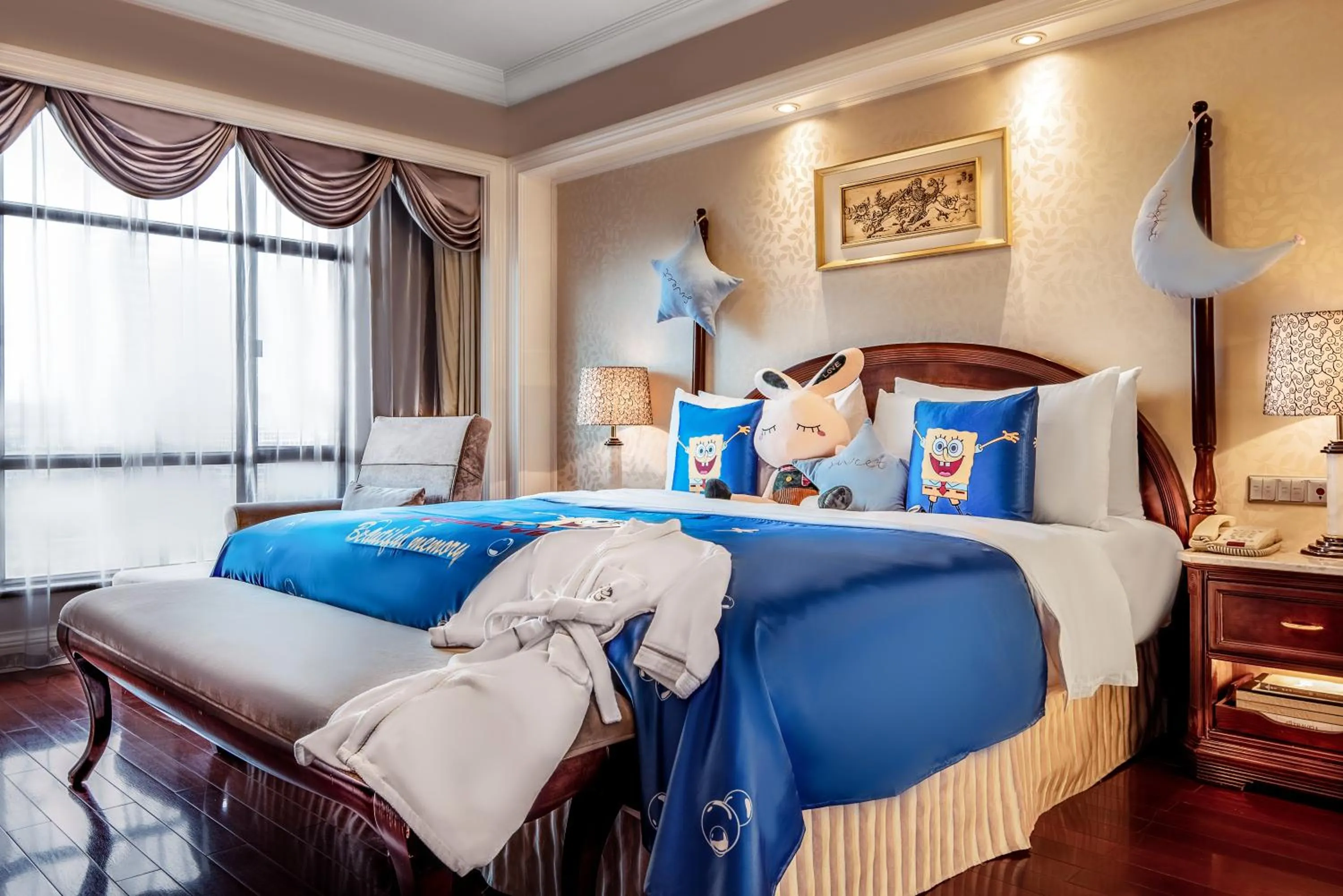 Bed in Green Lake Hotel