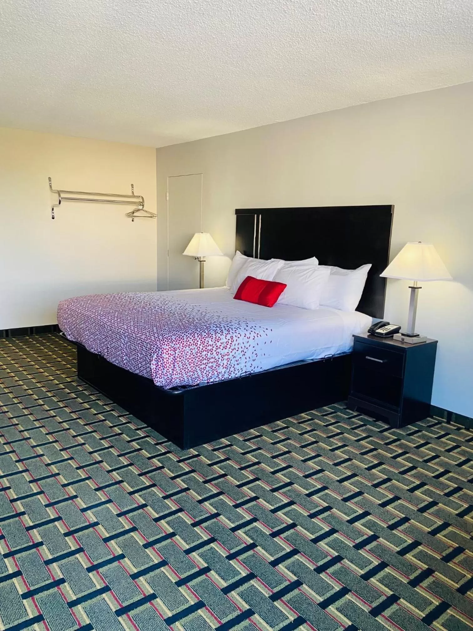 Bed in Econo Lodge Clemson - University Area