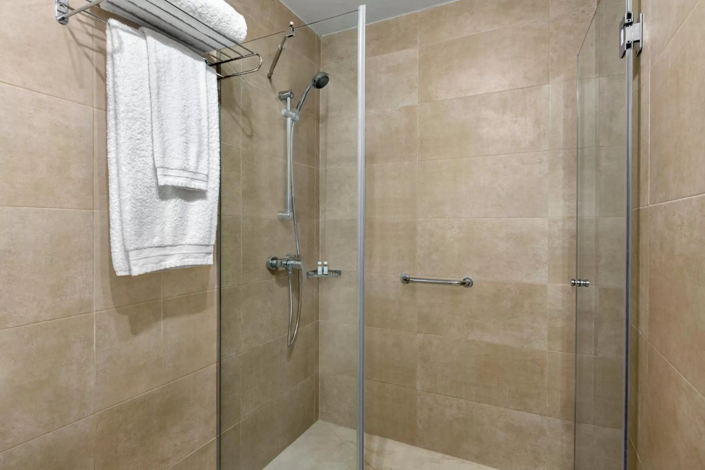 Shower, Bathroom in Wyndham Residences Golf del Sur