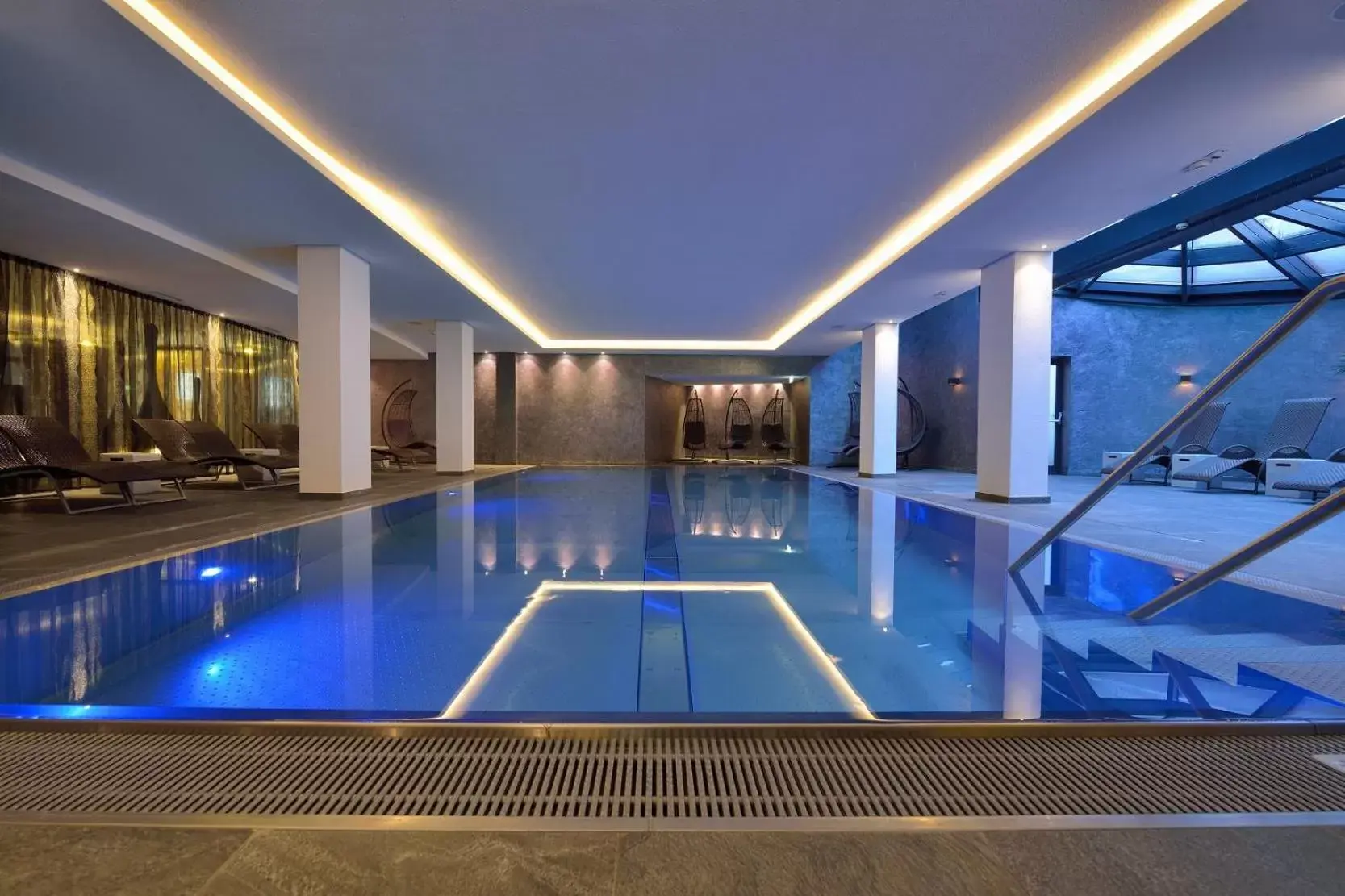 Swimming Pool in Hotel Latini