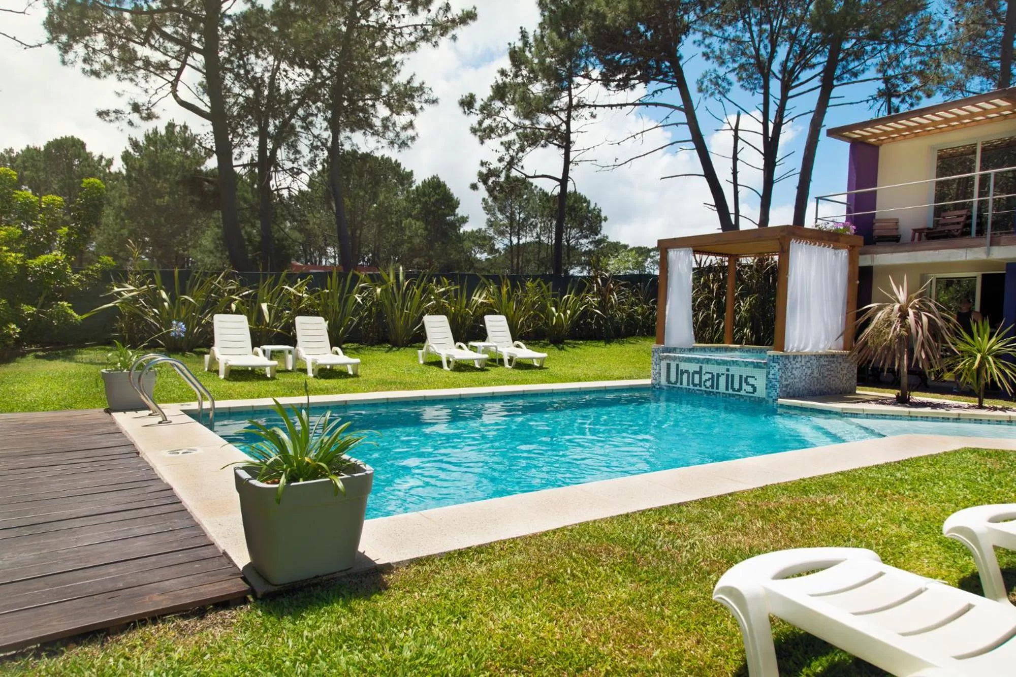 Hot Tub in Undarius Hotel (exclusively gay men)