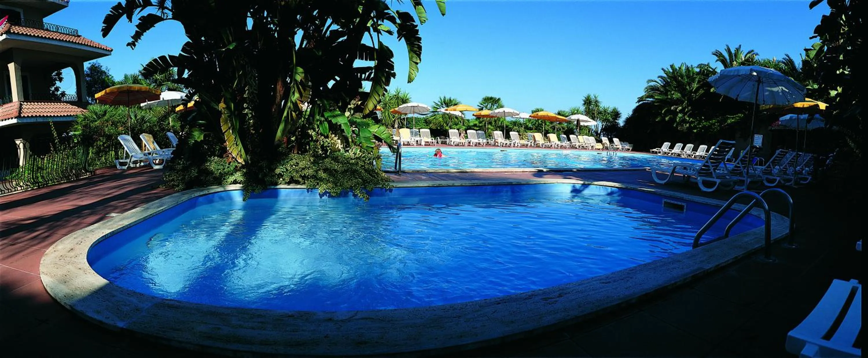 Swimming pool in Hotel Caparena