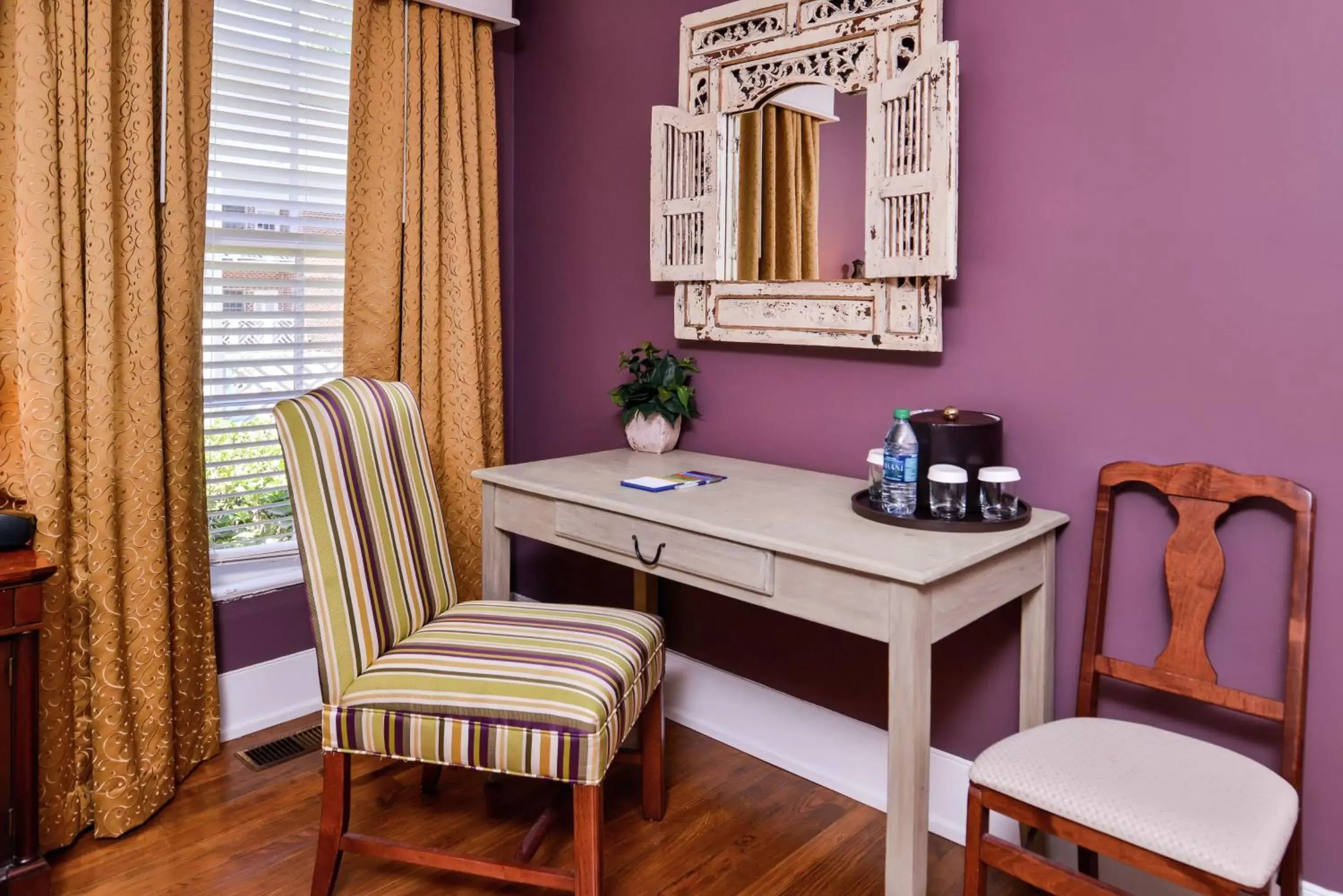 Bedroom, Seating Area in Hampton Inn Lexington Historic Area