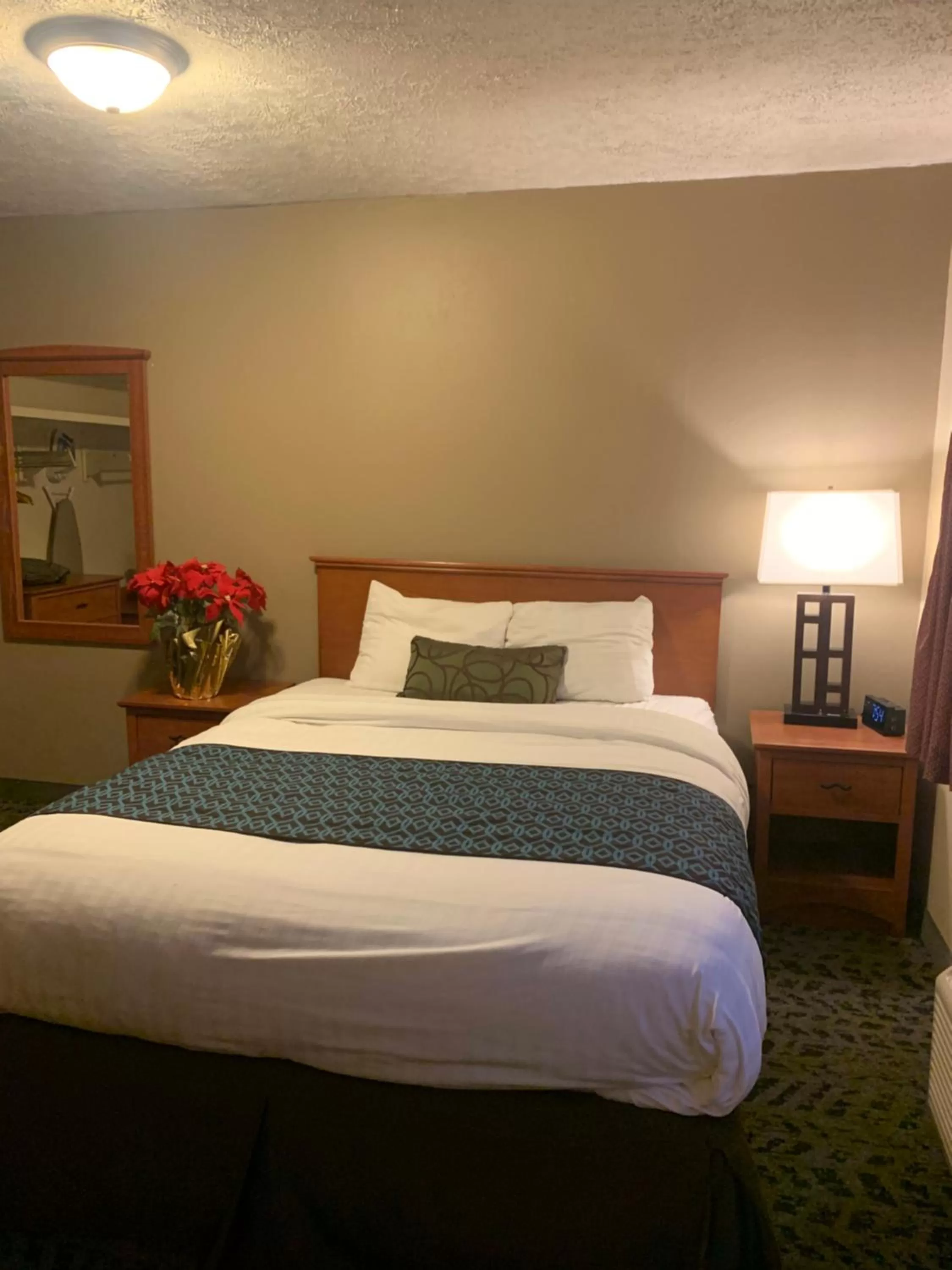 Bed in Sunset Inn - John Day