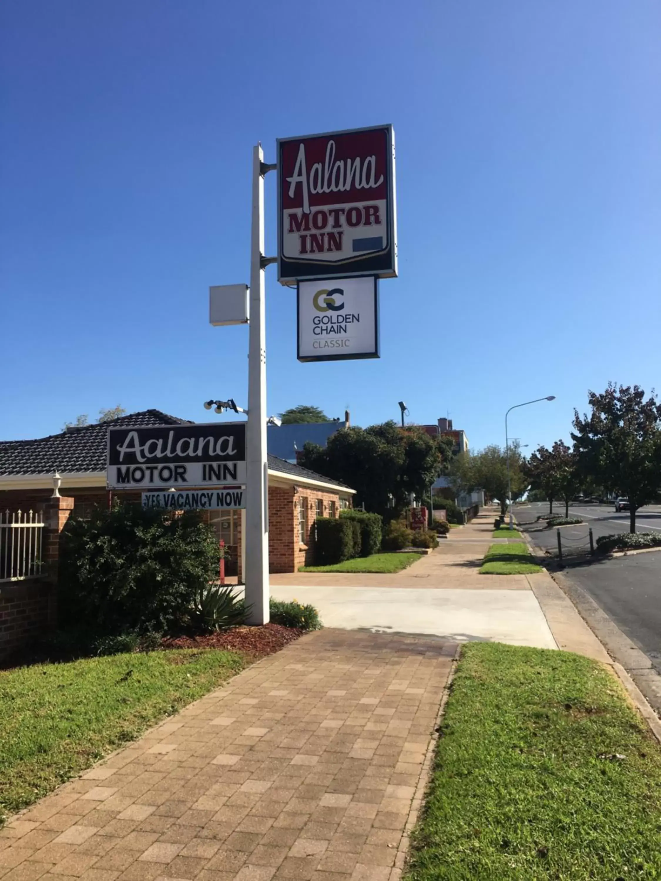 Property Logo/Sign in Golden Chain Aalana Motor Inn