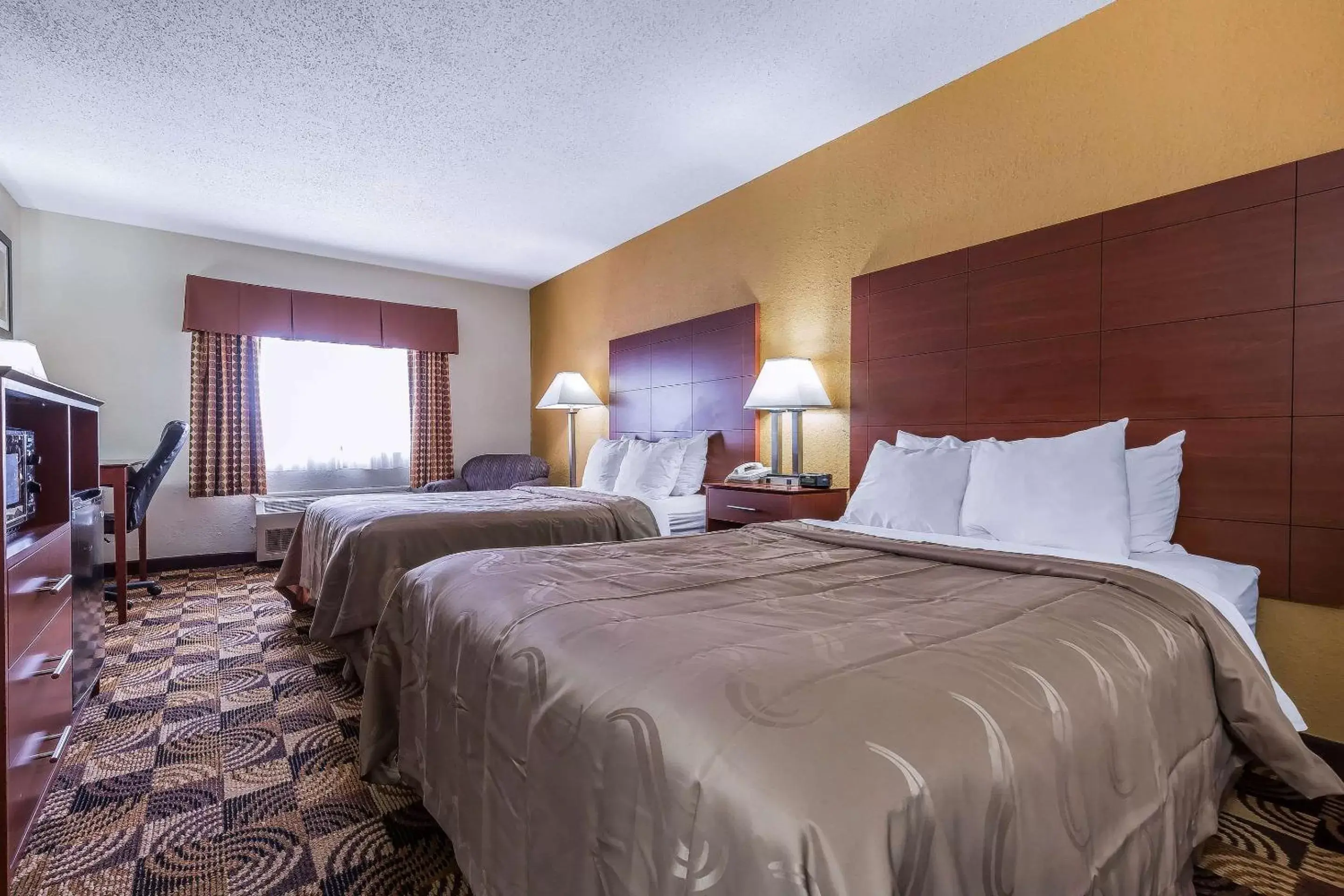 Photo of the whole room, Bed in Quality Inn Sycamore - DeKalb