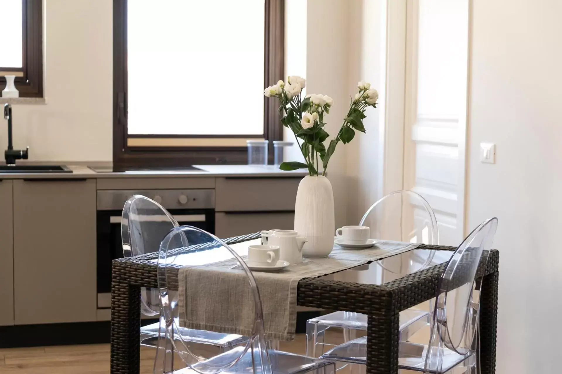 Dining Area in Ruggero Settimo - Room & Suite