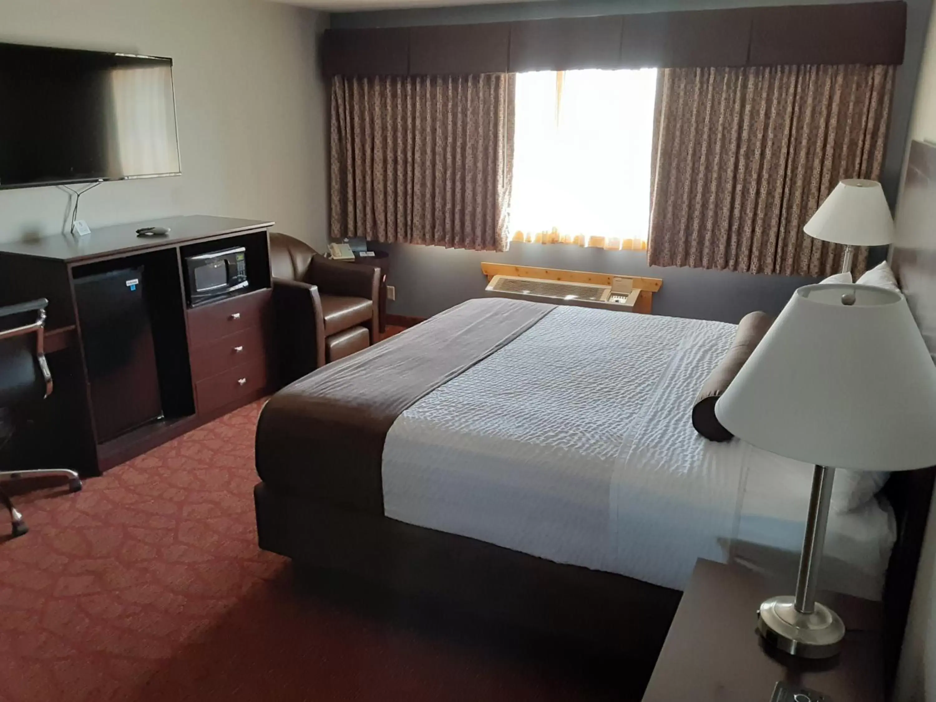 Bed in Boarders Inn & Suites by Cobblestone Hotels - Superior/Duluth