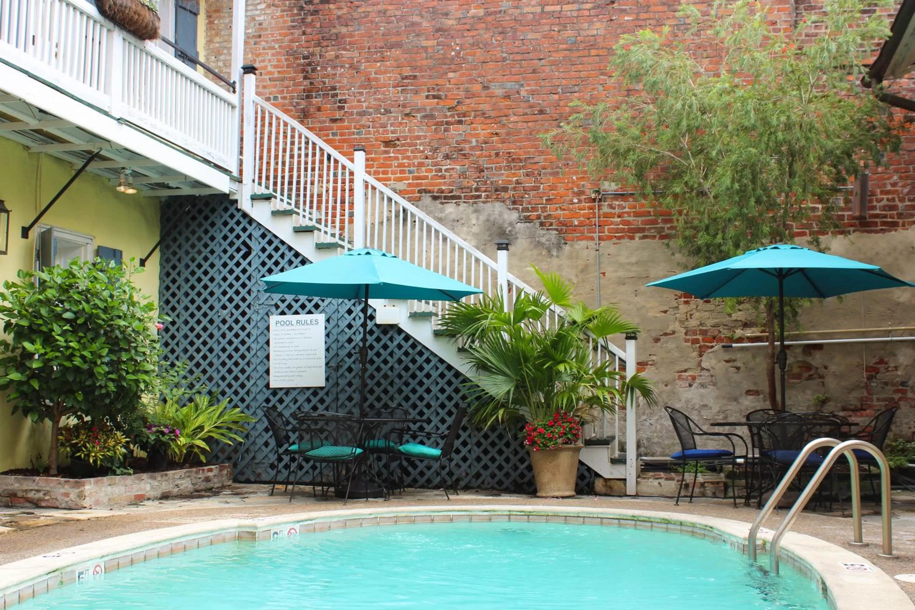Swimming pool in Hotel St. Pierre French Quarter
