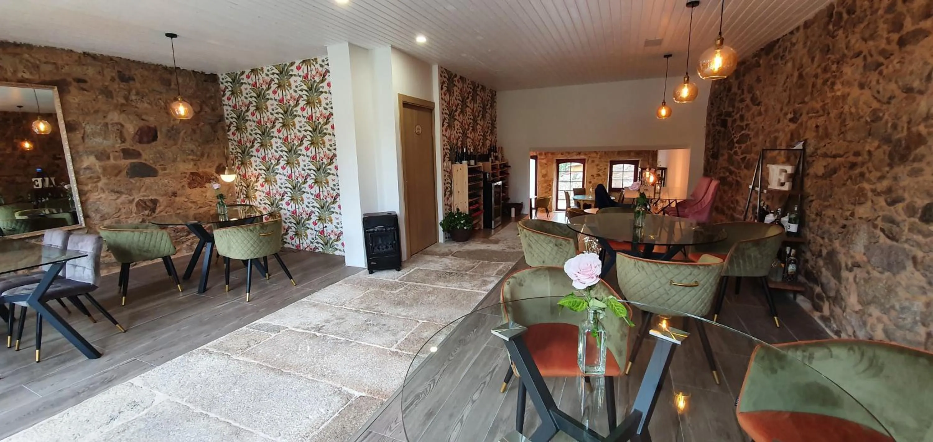 Restaurant/places to eat in Ecocasa Lema II