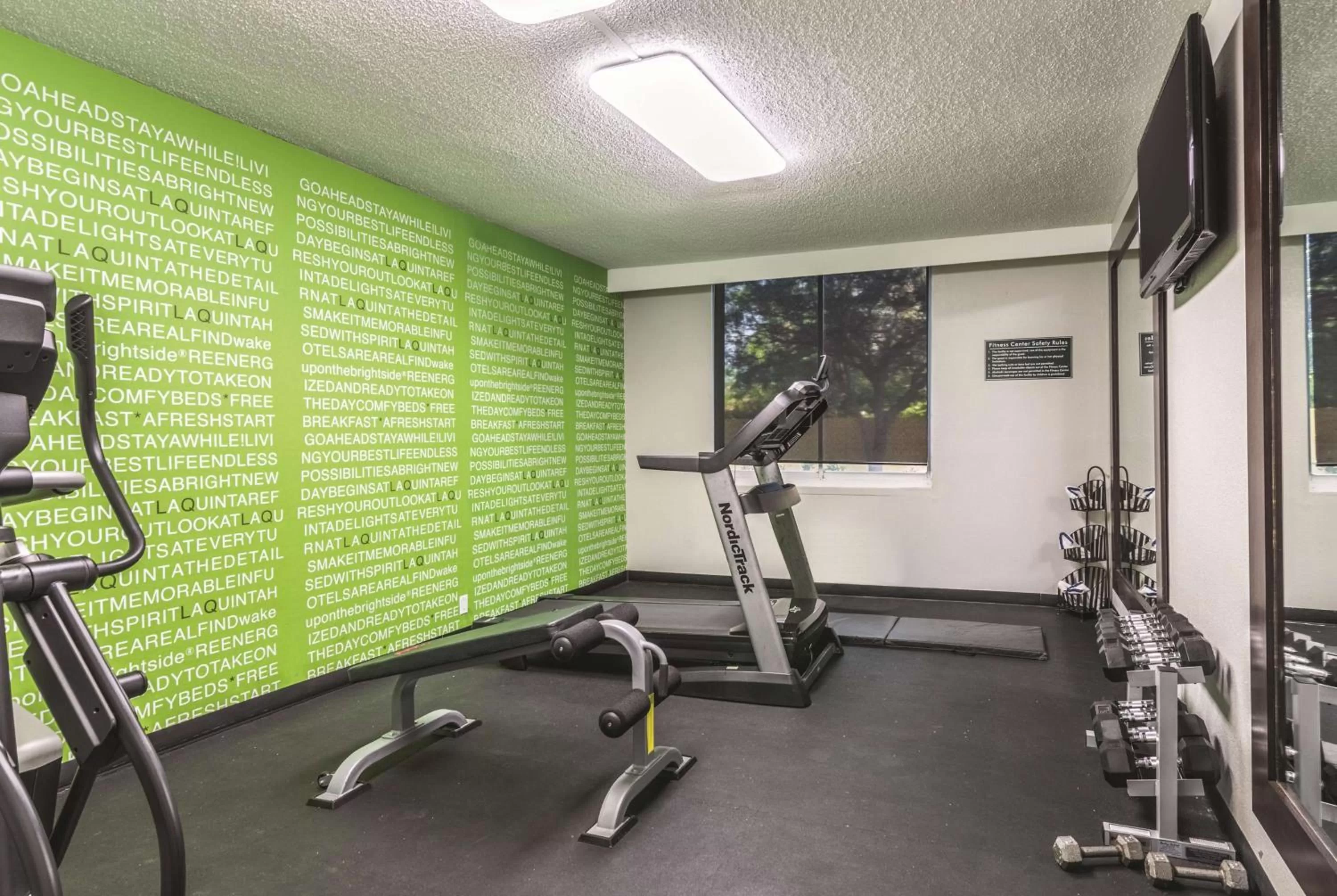 Fitness centre/facilities in La Quinta Inn by Wyndham Jupiter