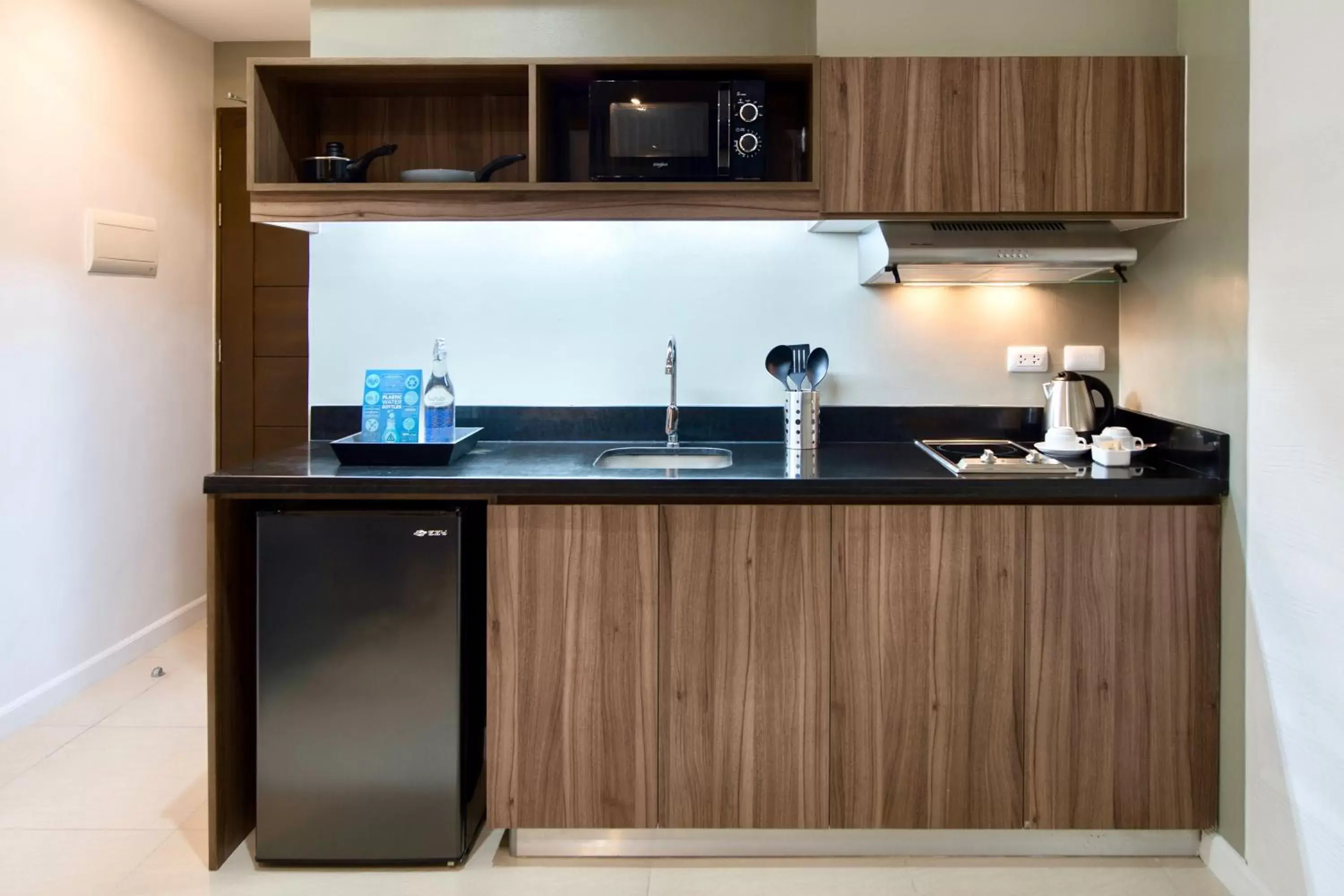 Coffee/tea facilities, Kitchen/Kitchenette in The Sphere Serviced Residences Managed by HII