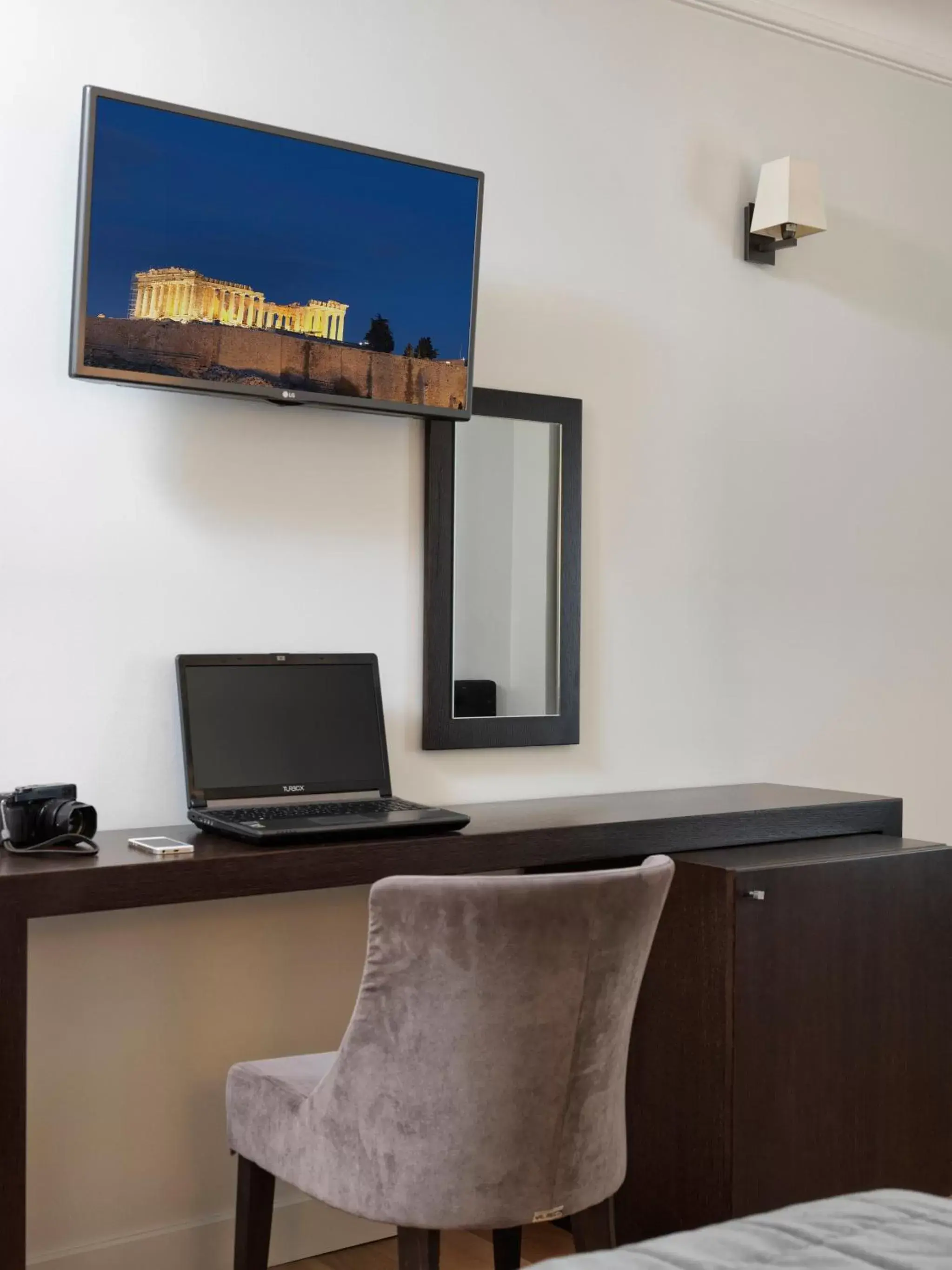 TV and multimedia, TV/Entertainment Center in Acropolis Hill Hotel