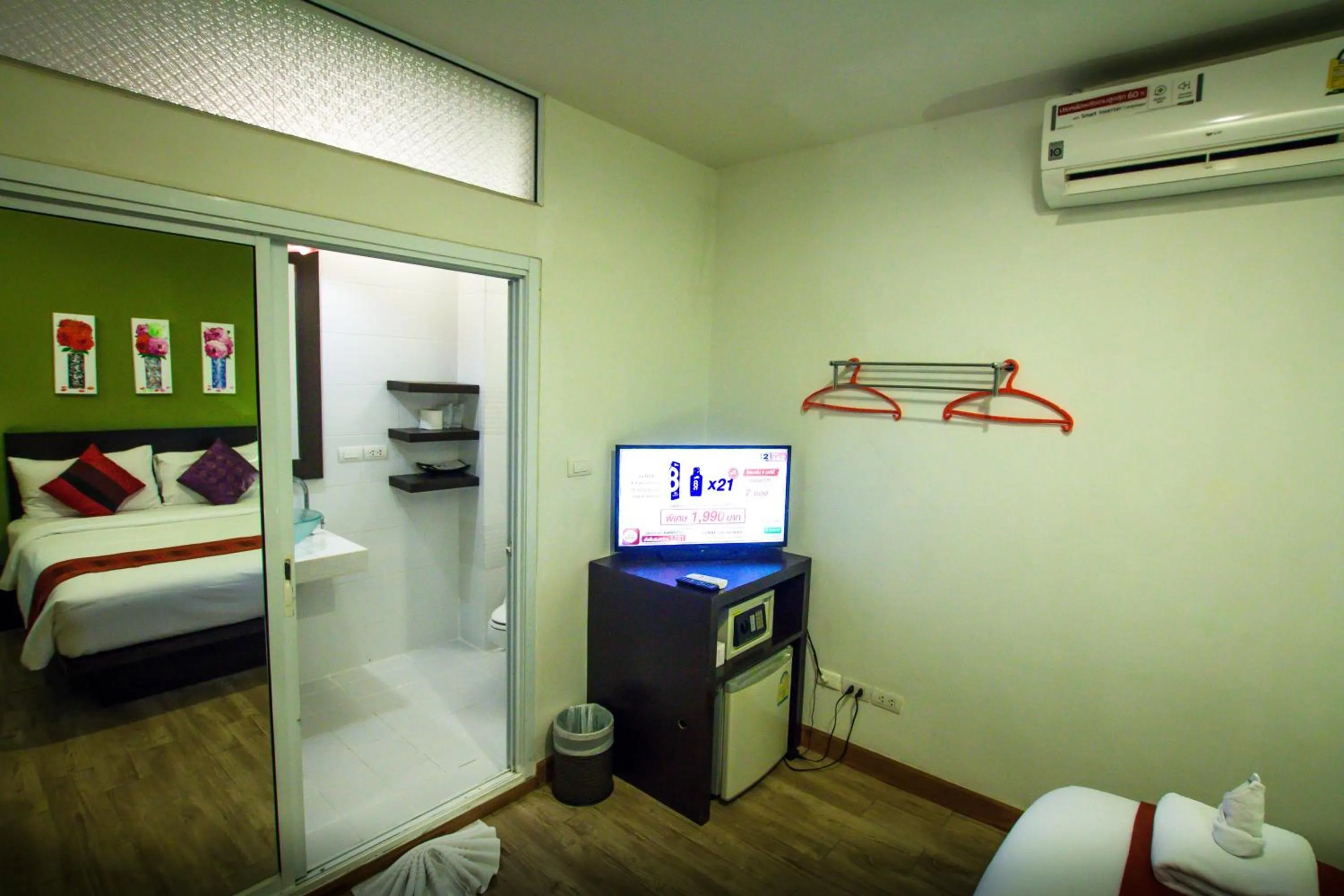 TV and multimedia, Bed in Queen Boutique Hotel Chaweng