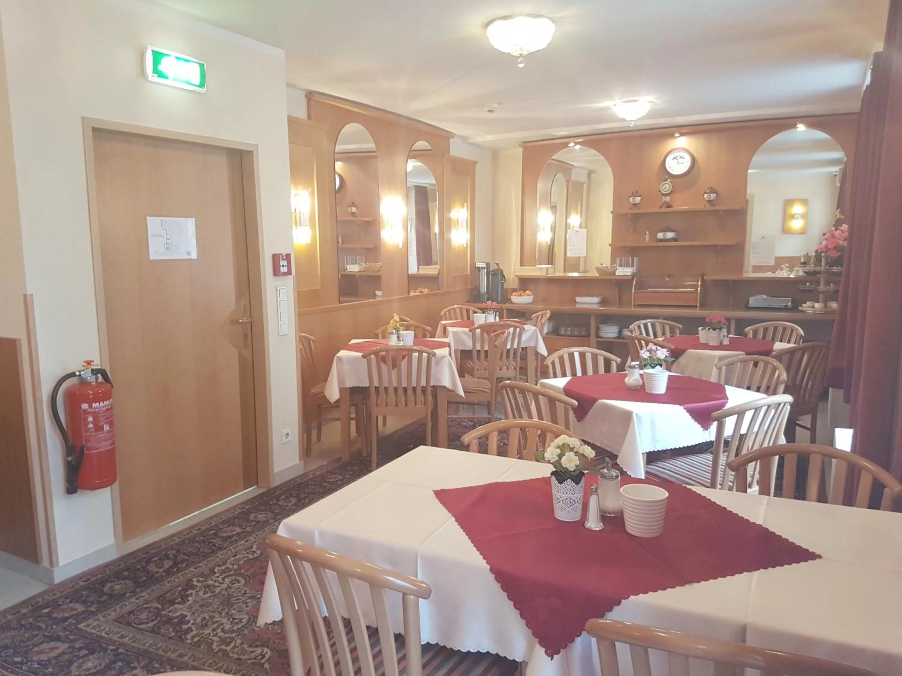 Restaurant/places to eat in Hotel Haydn