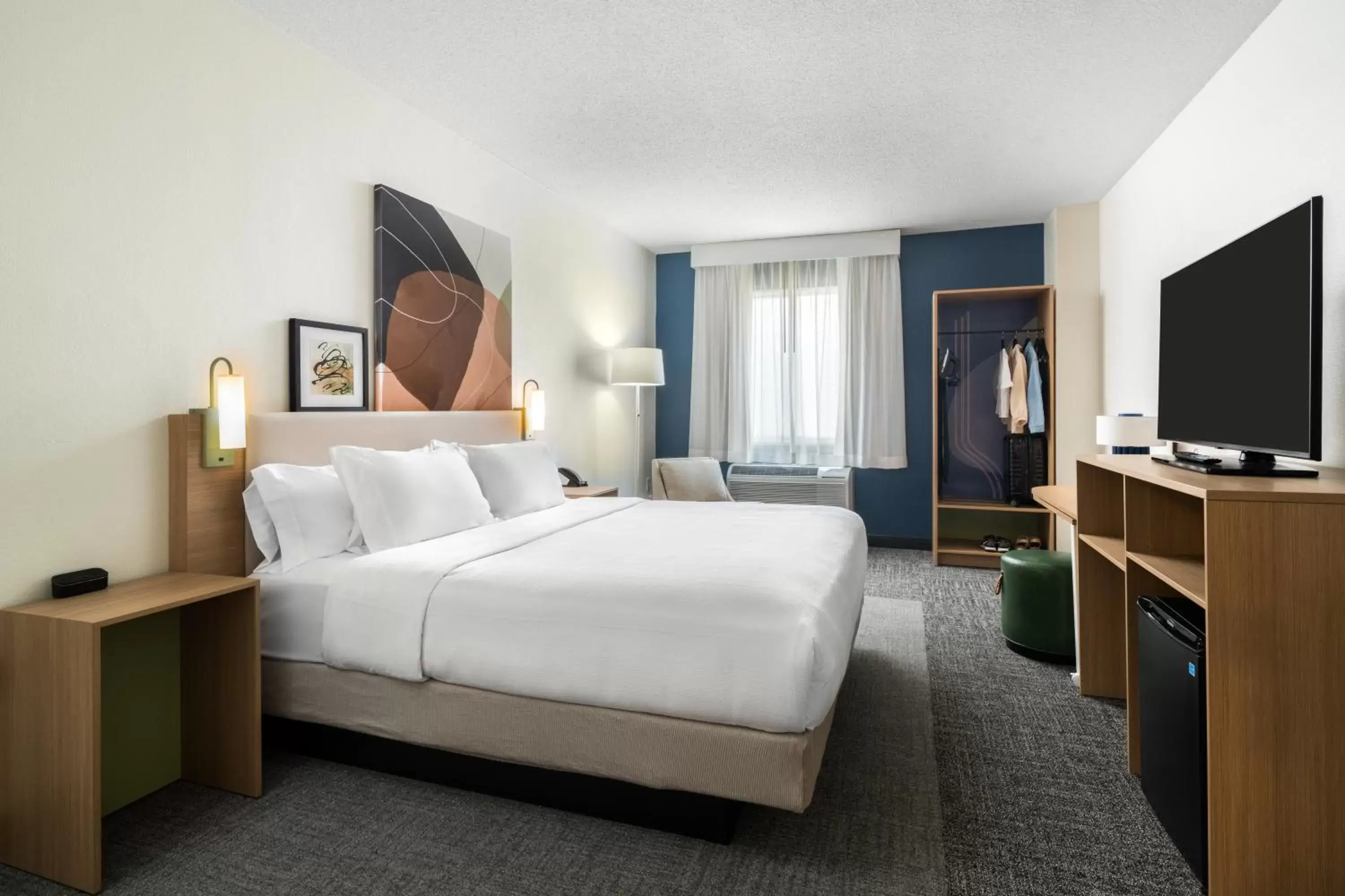 Photo of the whole room, Bed in Spark By Hilton Germantown Washington DC North