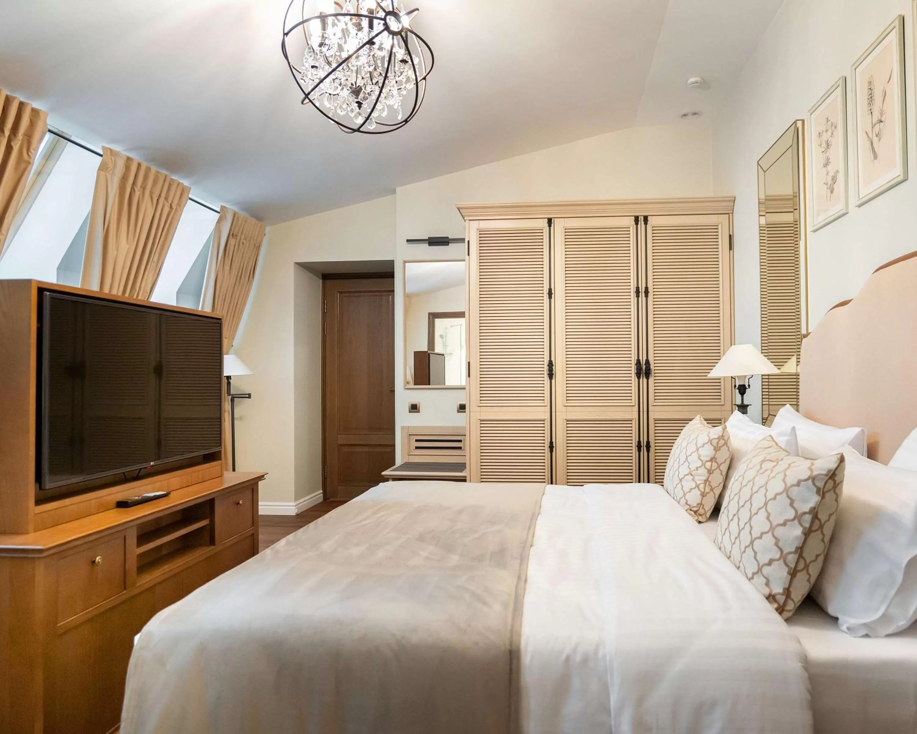 Photo of the whole room, Bed in Best Western Plus Market Square Lviv