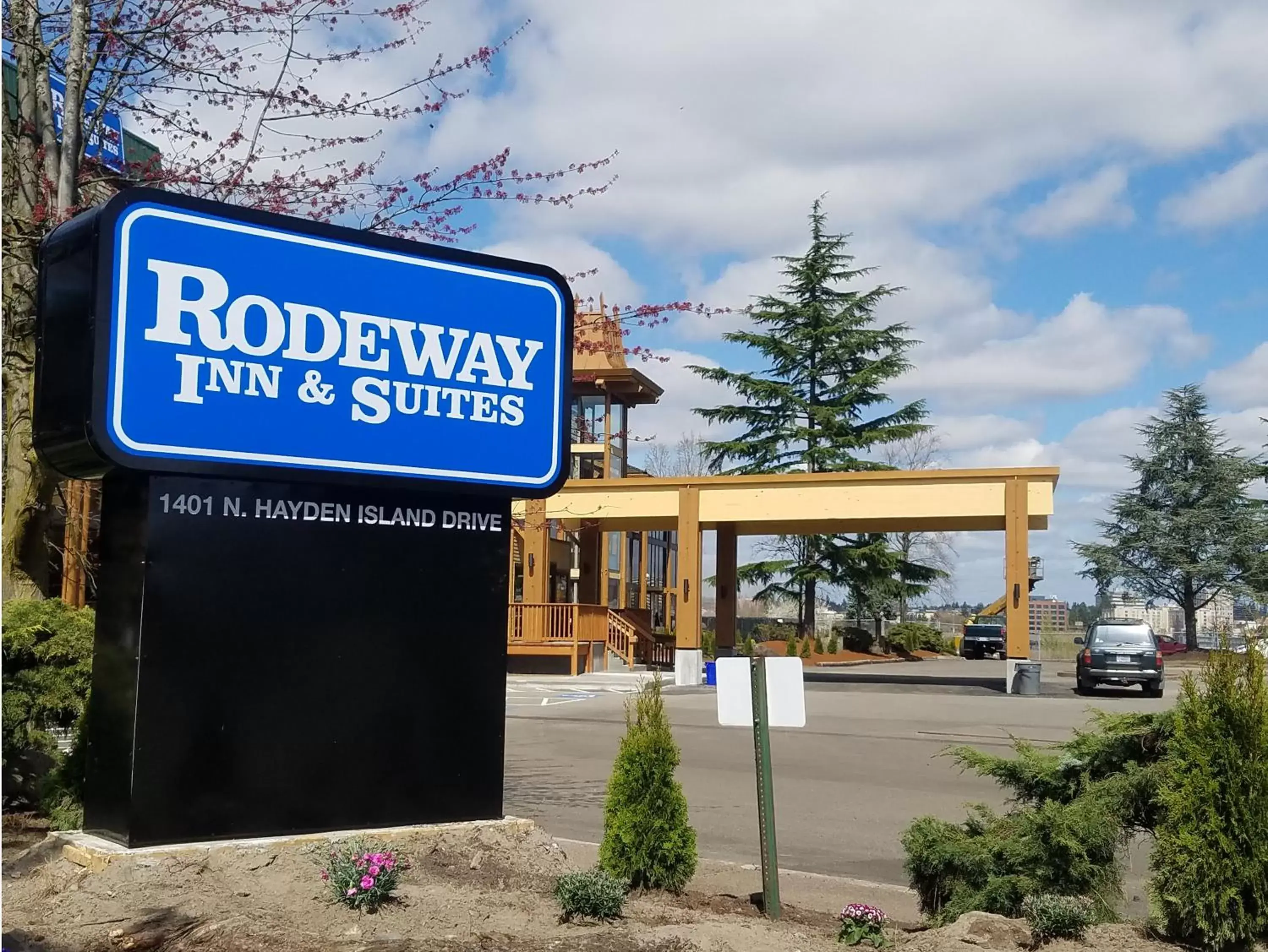 Property logo or sign, Property Building in Rodeway Inn & Suites Portland - Jantzen Beach