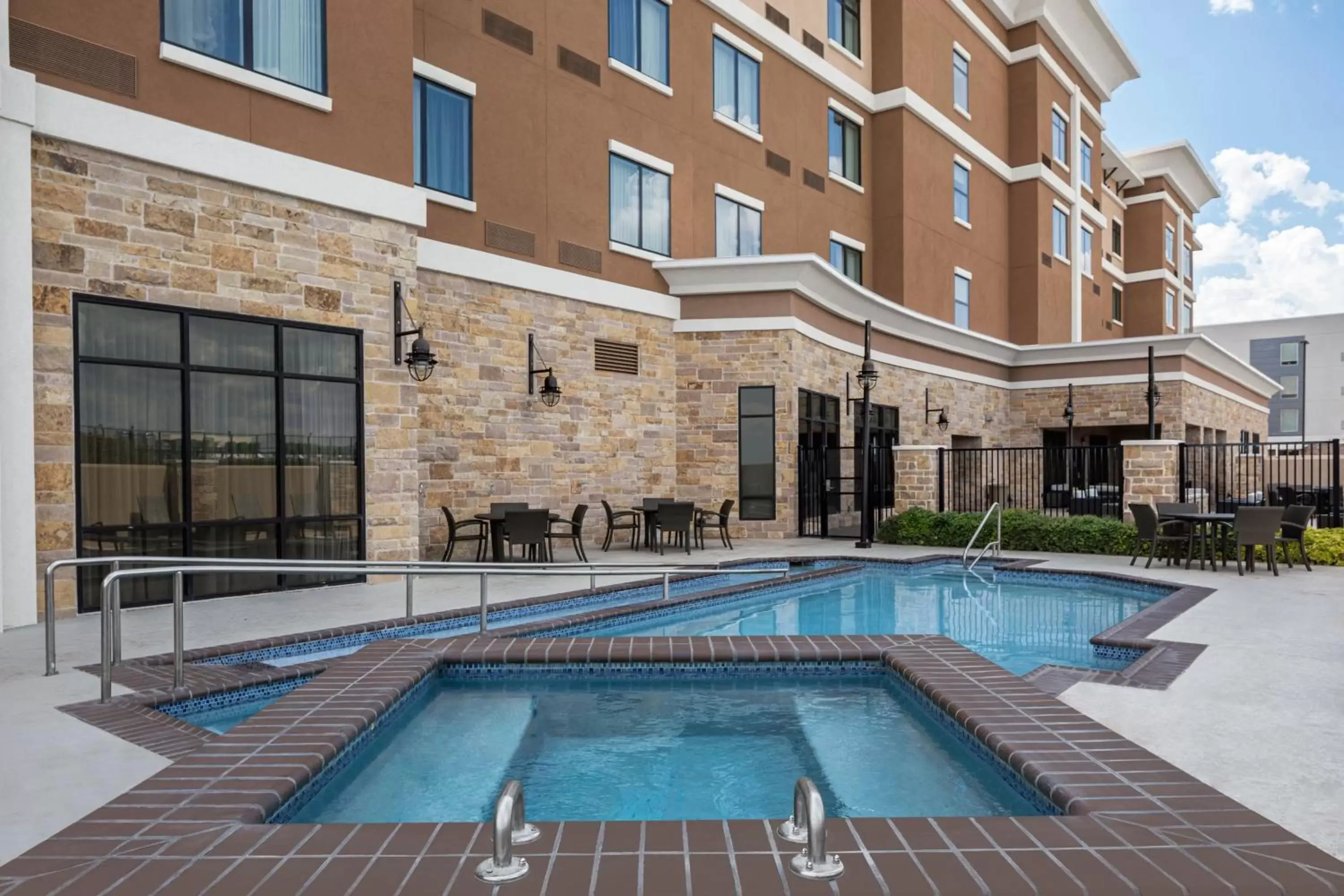 Swimming pool, Property Building in Courtyard by Marriott San Angelo