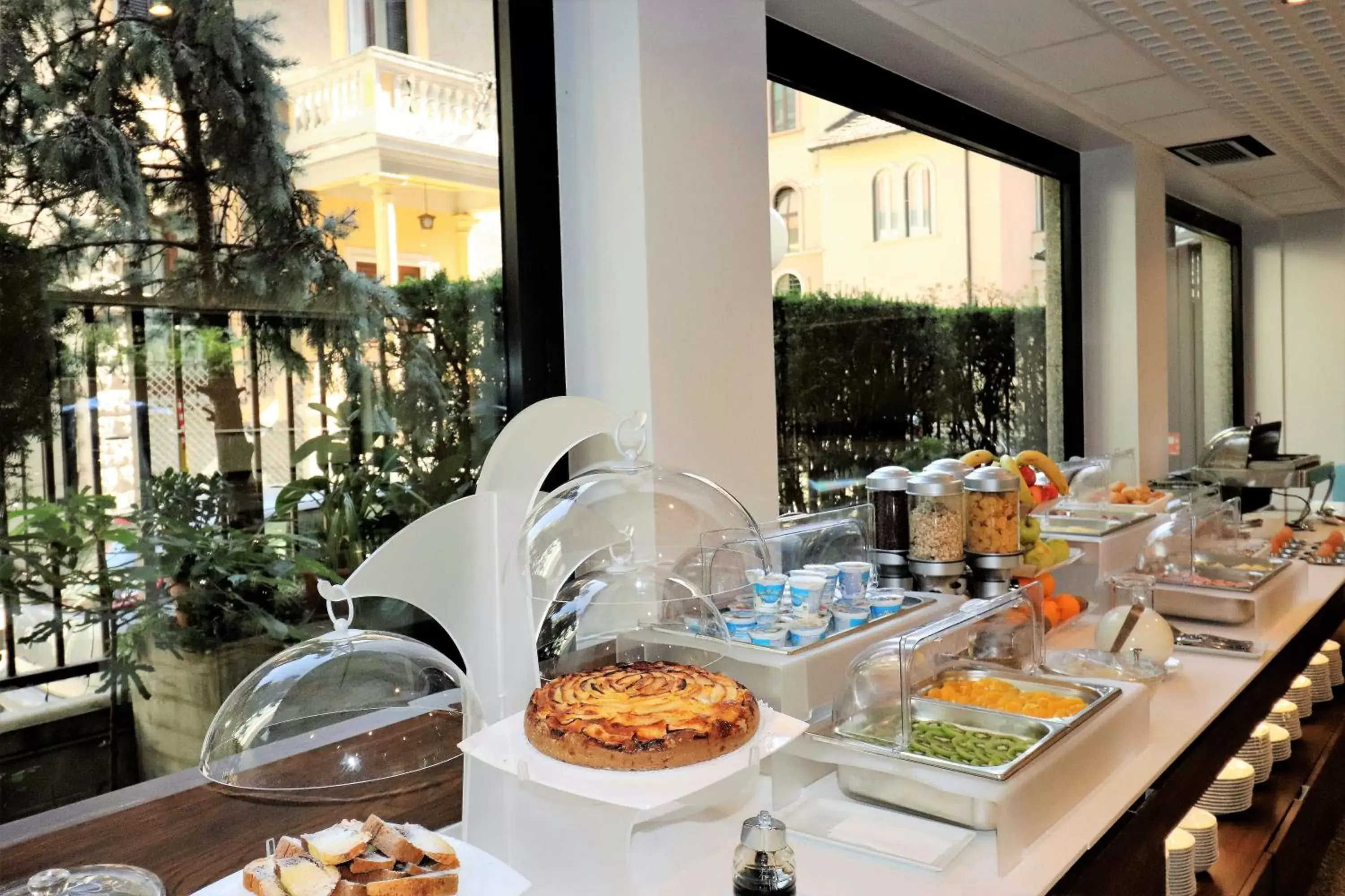 Buffet breakfast in Hotel Domenichino