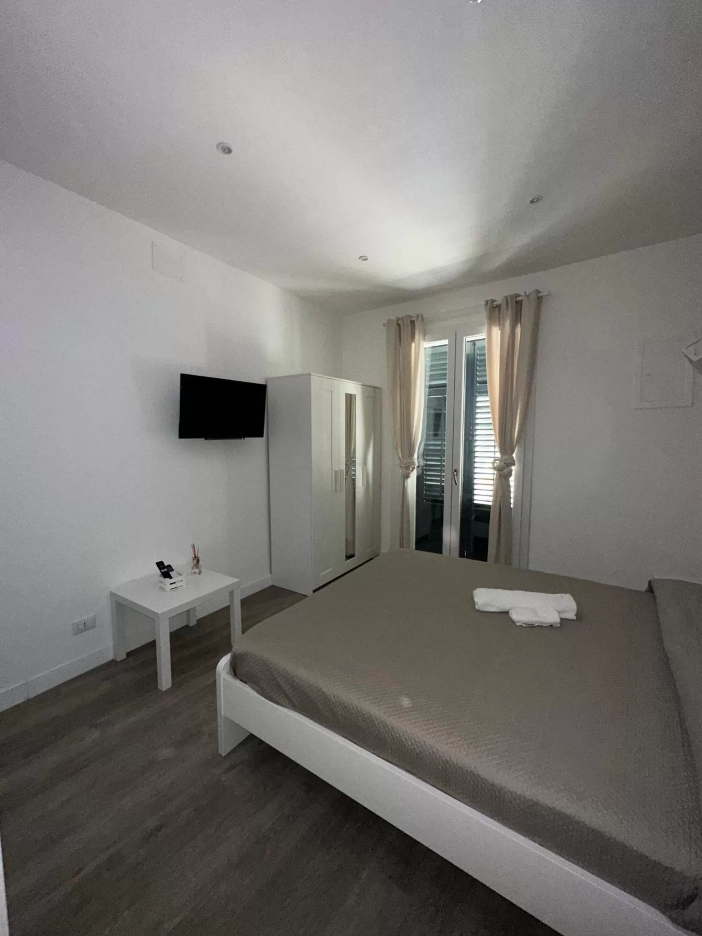 Photo of the whole room, Bed in ABT L'AURA