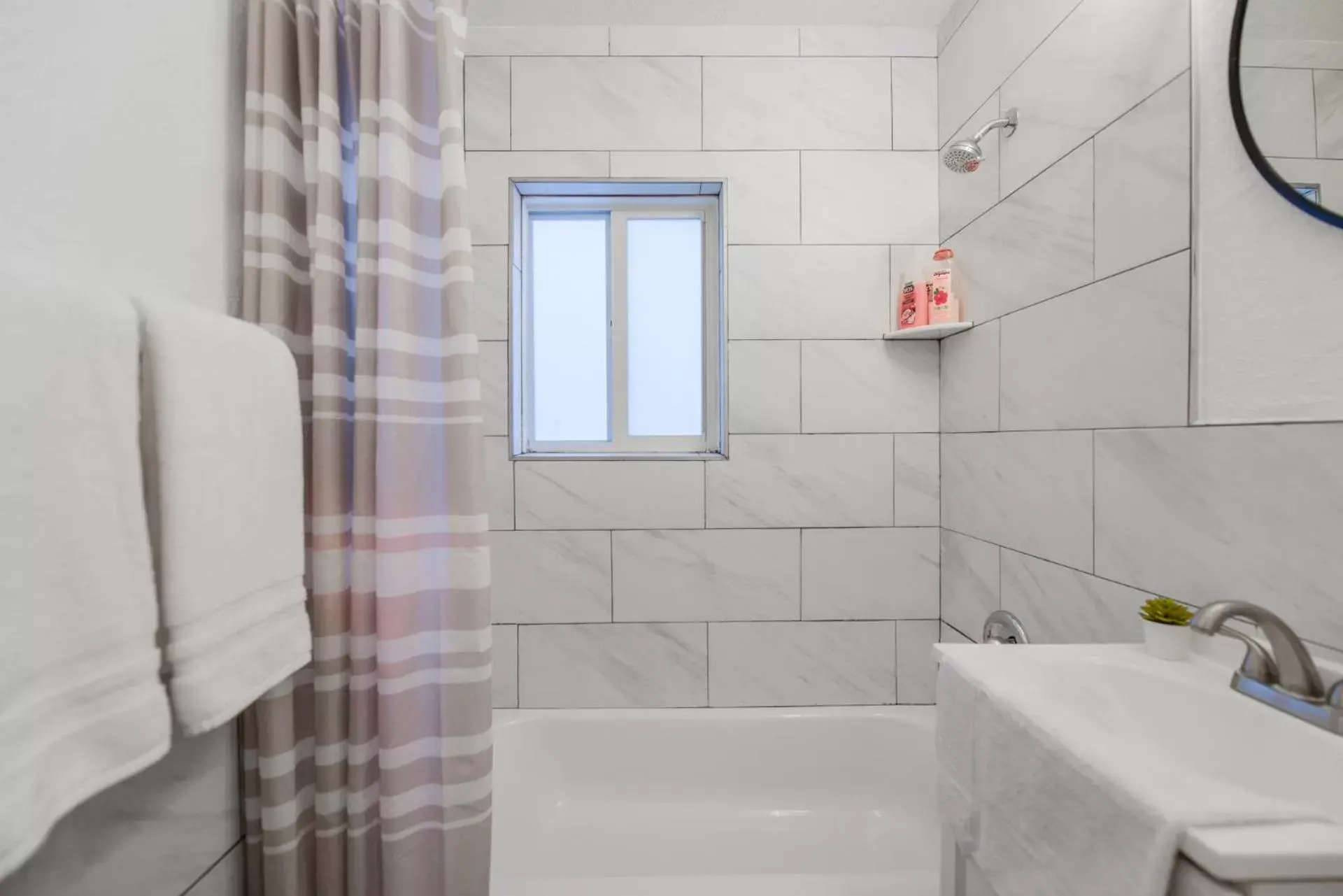 Bathroom in Alani Bay Villas