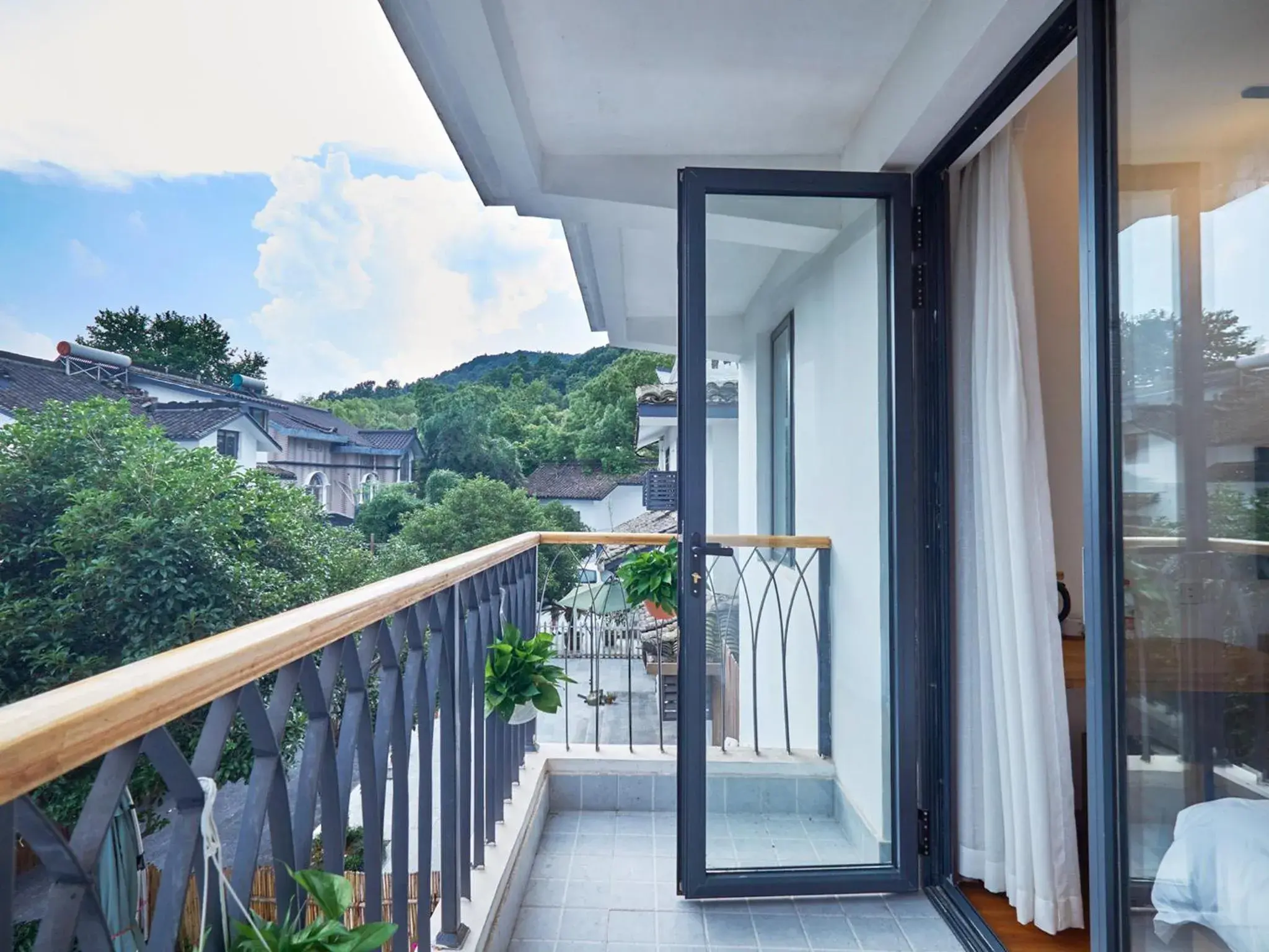 Balcony/Terrace in Hangzhou Yueshang Yunshe Boutique Hostel
