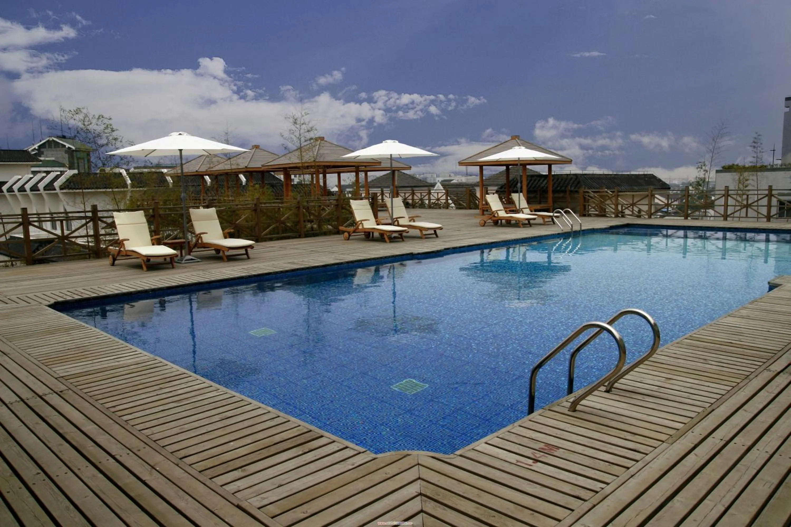 Swimming pool in Wyndham Garden Suzhou