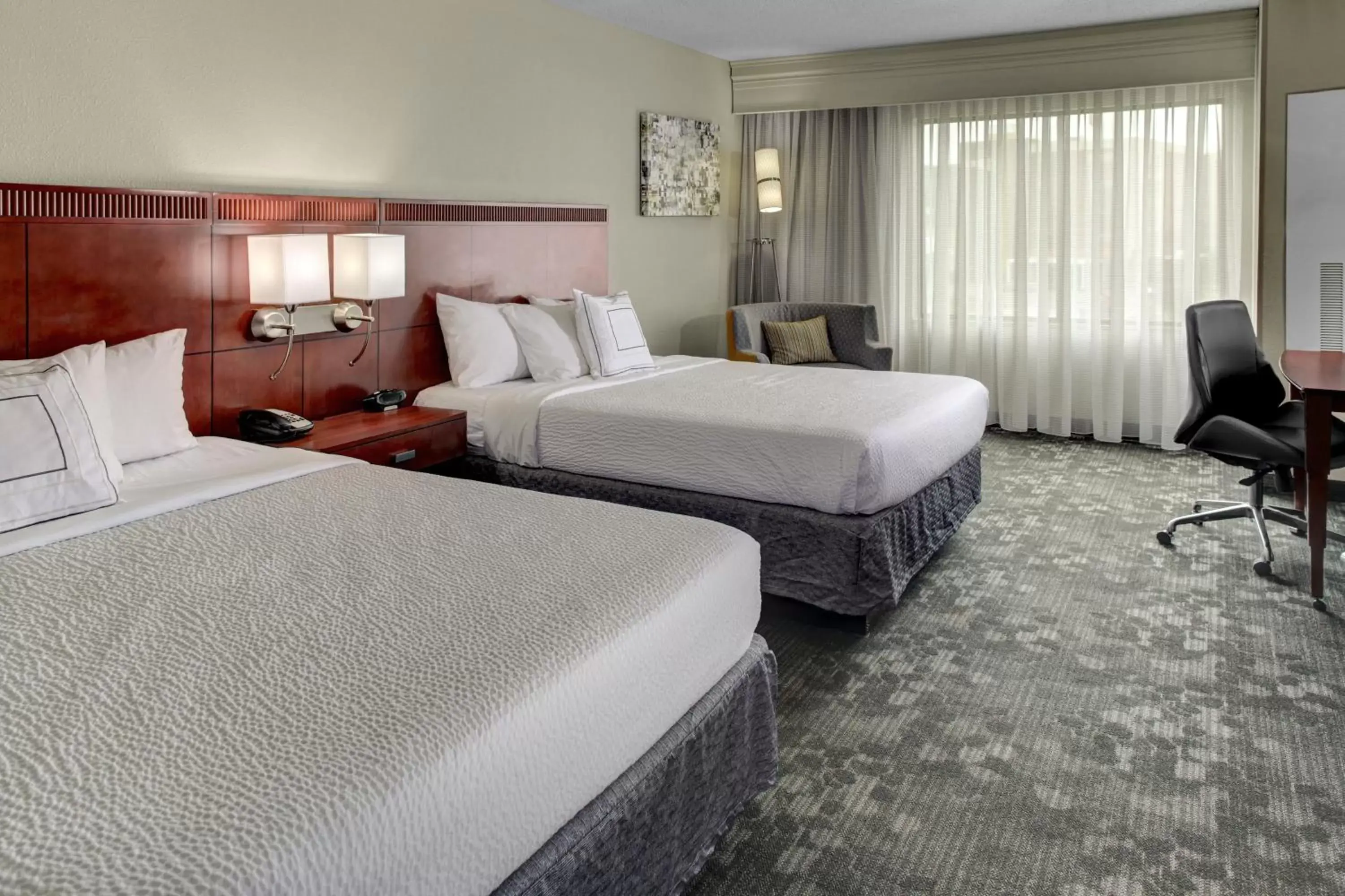 Photo of the whole room, Bed in Courtyard by Marriott Anniston Oxford