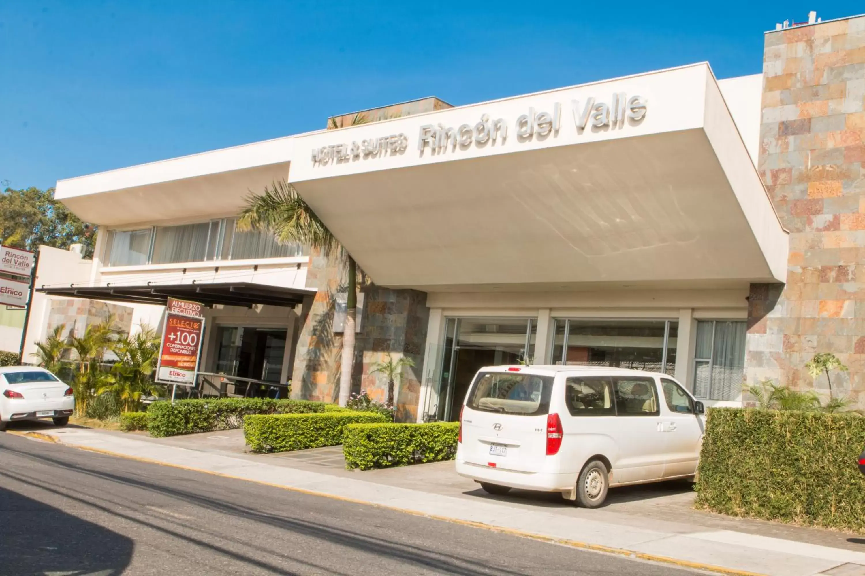 Facade/entrance in Rincon del Valle Hotel & Suites