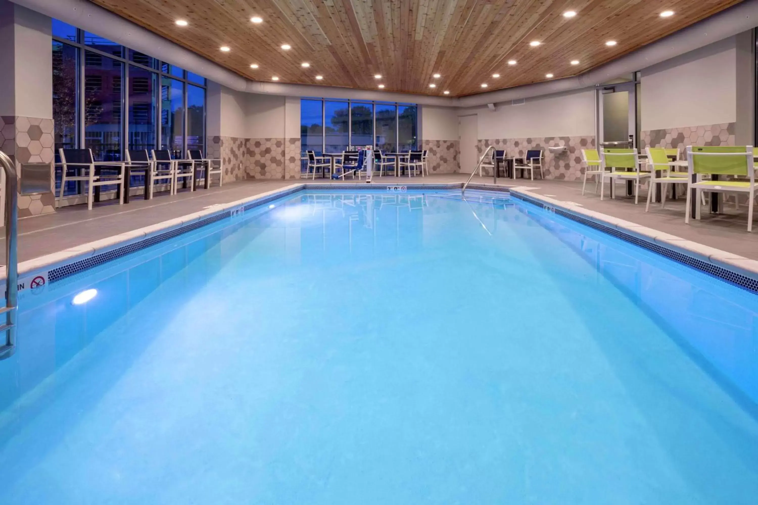 Pool view, Swimming Pool in Homewood Suites By Hilton Edina Minneapolis