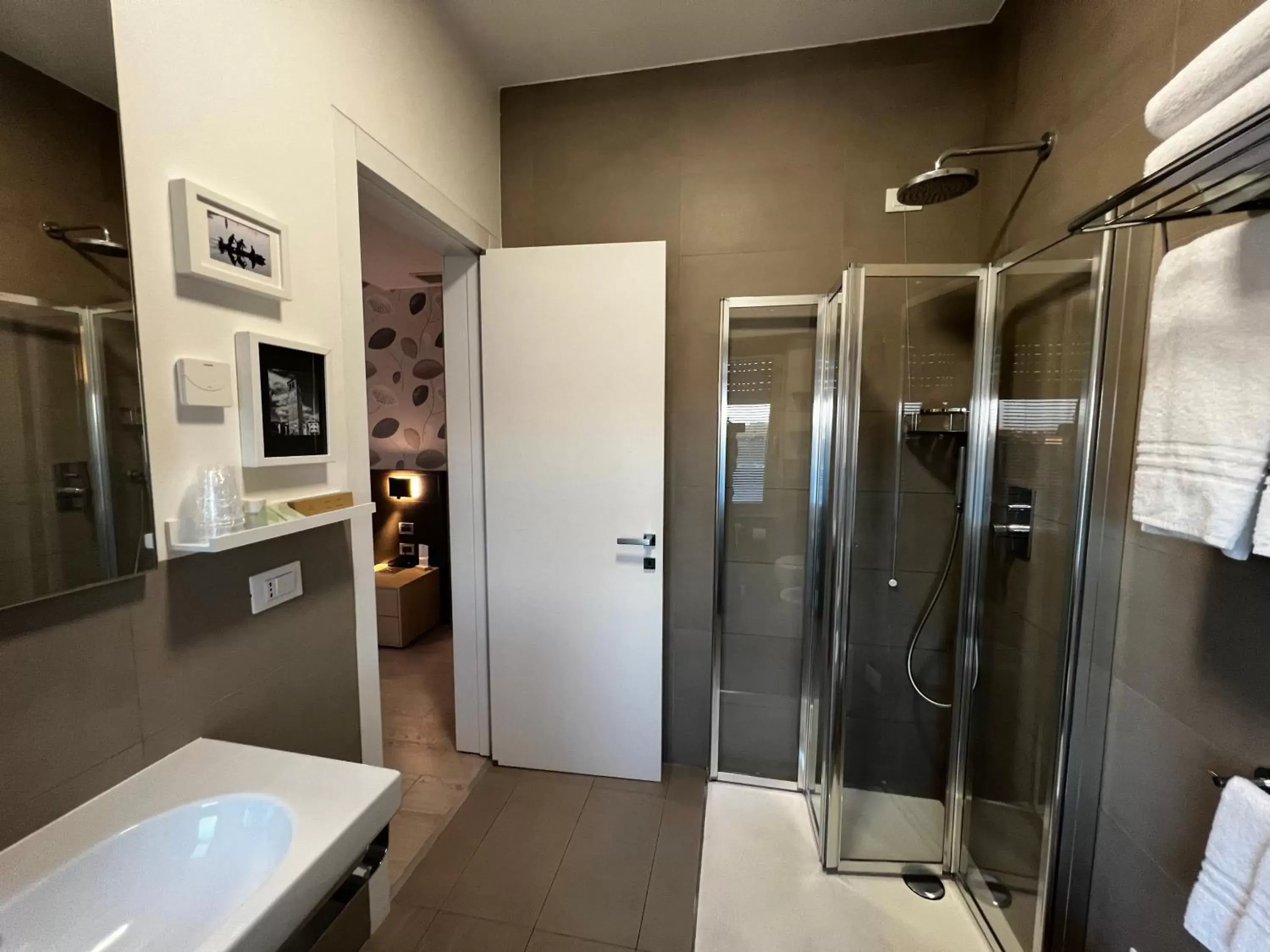 Shower, Bathroom in JO Hotel