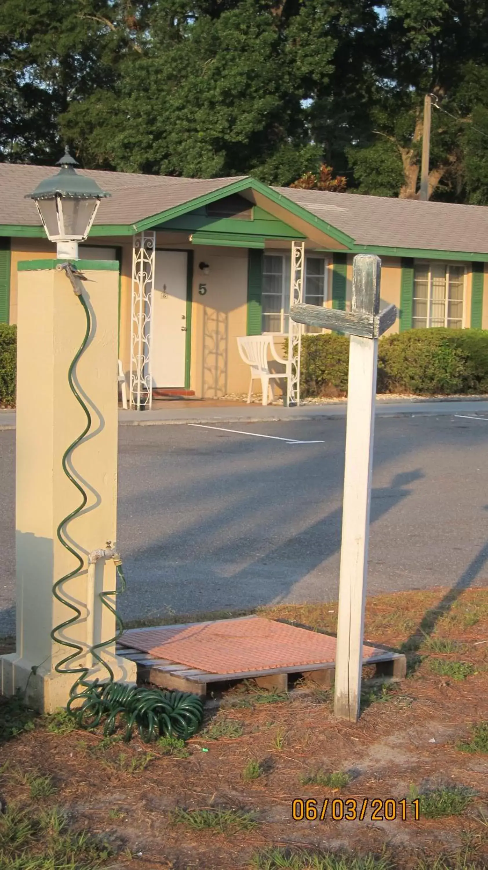 Property Building in High Springs Country Inn