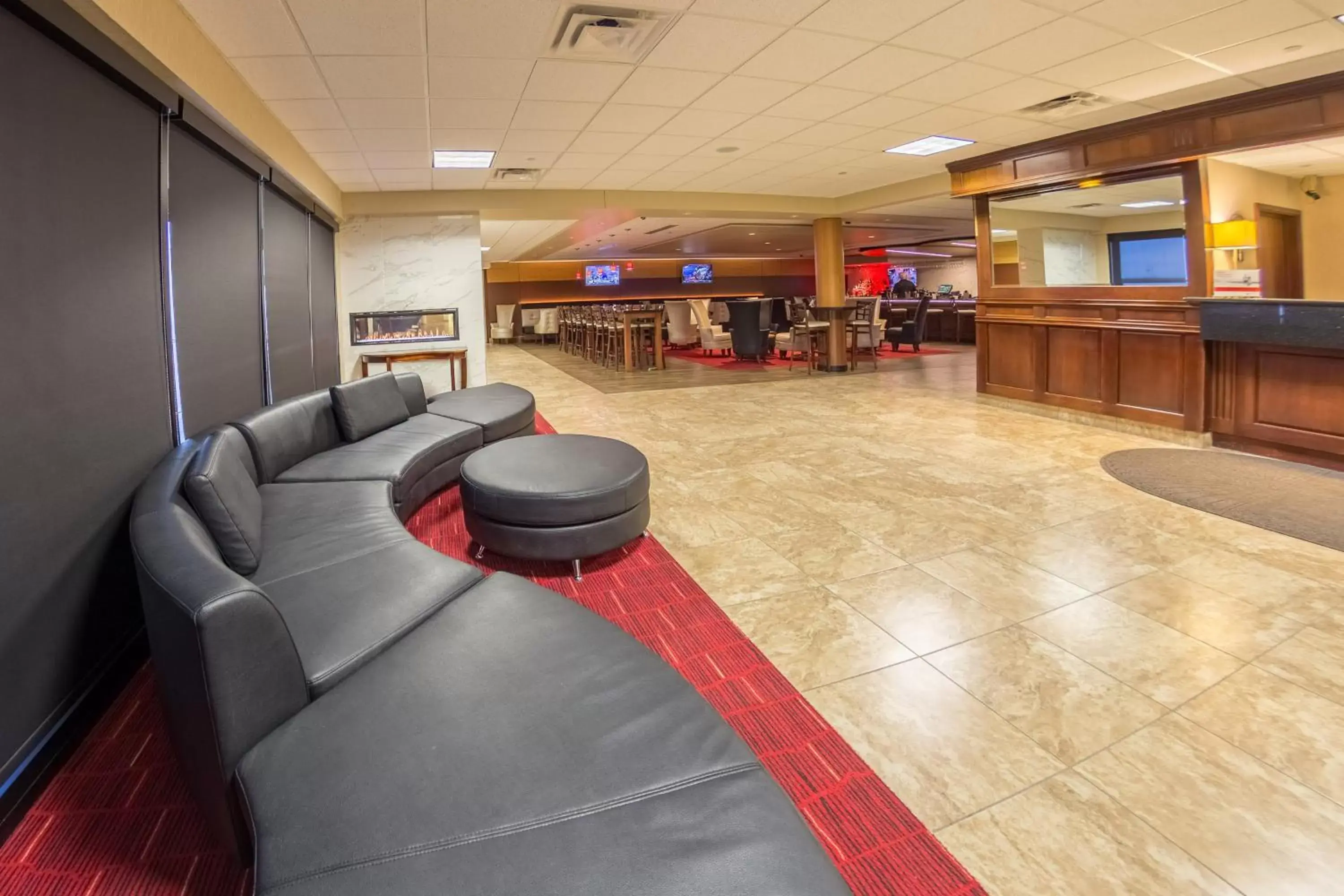 Property building, Lobby/Reception in Holiday Inn Des Moines-Airport Conference Center, an IHG Hotel