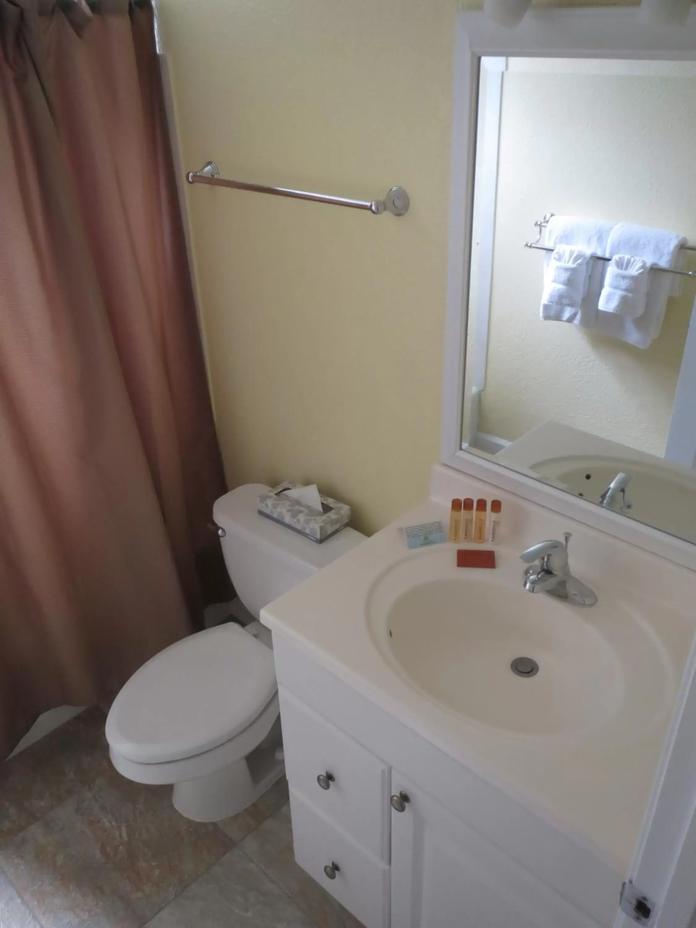 Bathroom in Kona Reef Resort by Latour Group