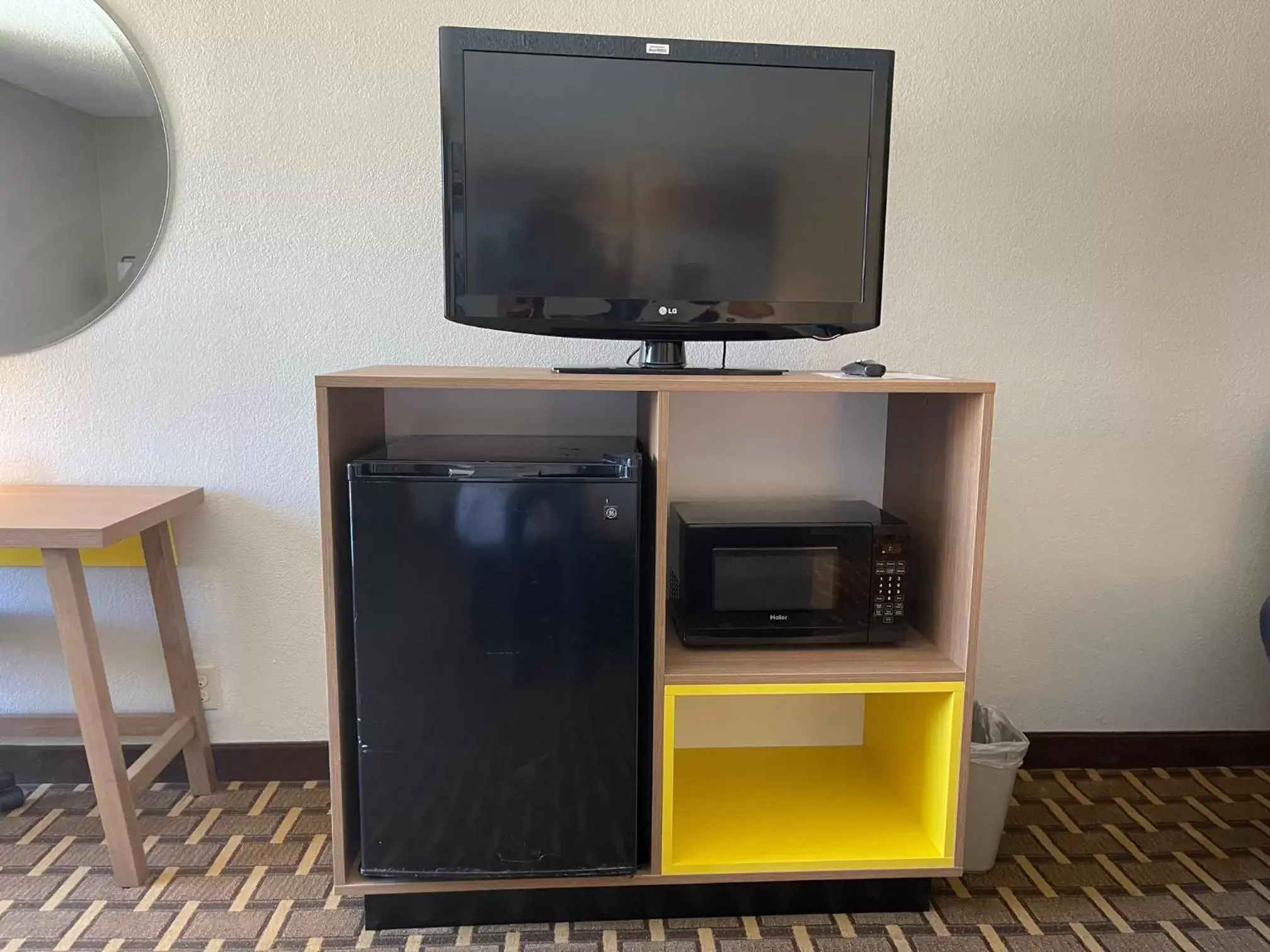 TV/Entertainment Center in Days Inn by Wyndham Fayetteville-South/I-95 Exit 49