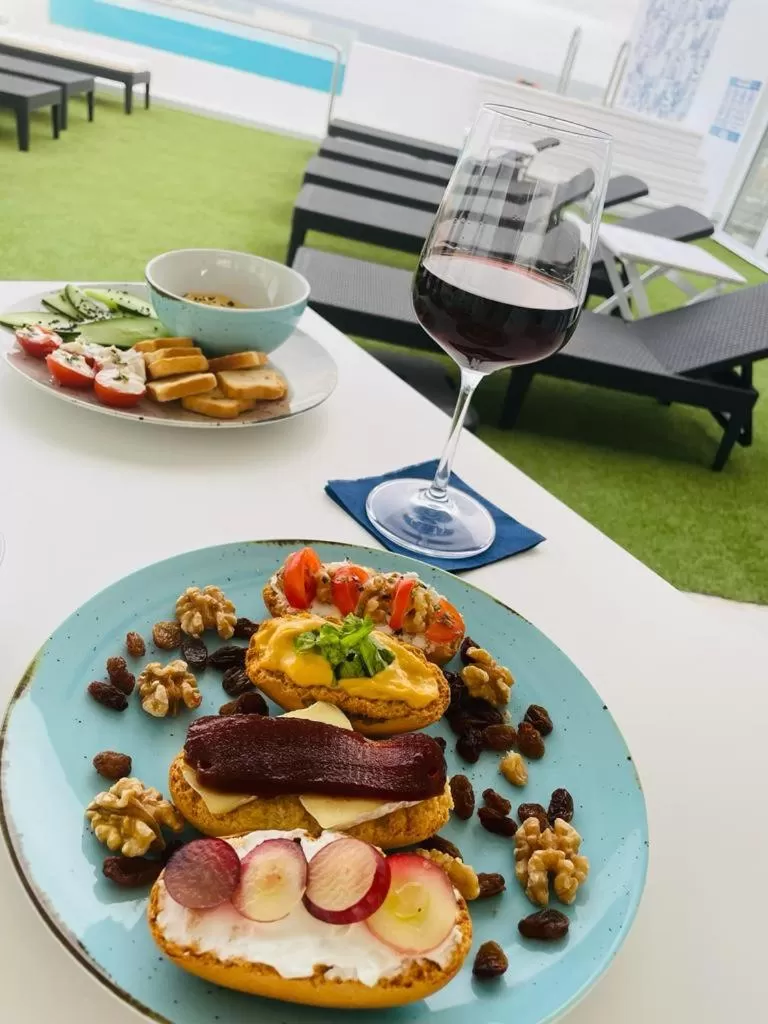 Food and drinks in DESIGN SUITES Boutique Hotel - Adults Only