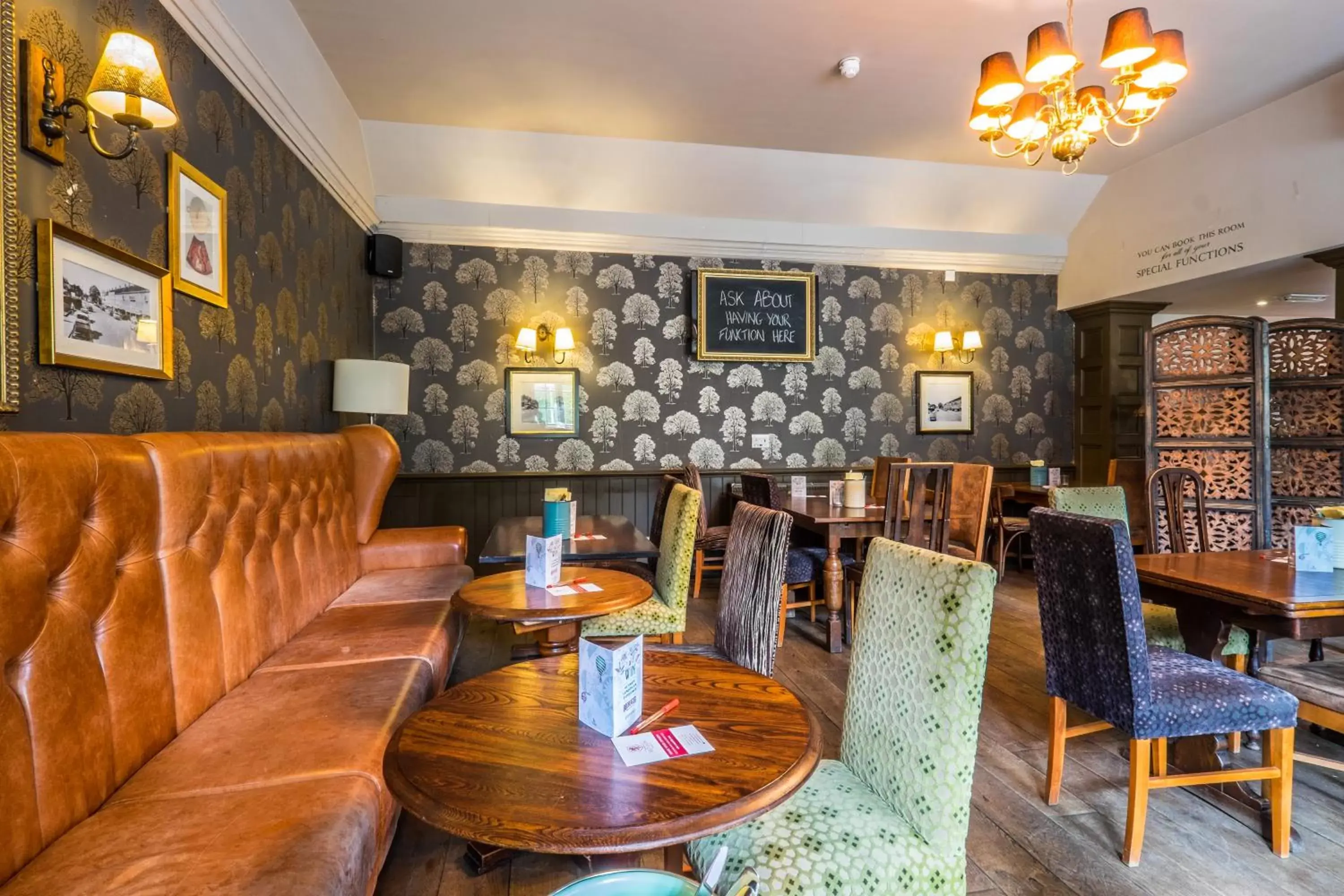 Lounge or bar, Restaurant/Places to Eat in Red Lion Hotel