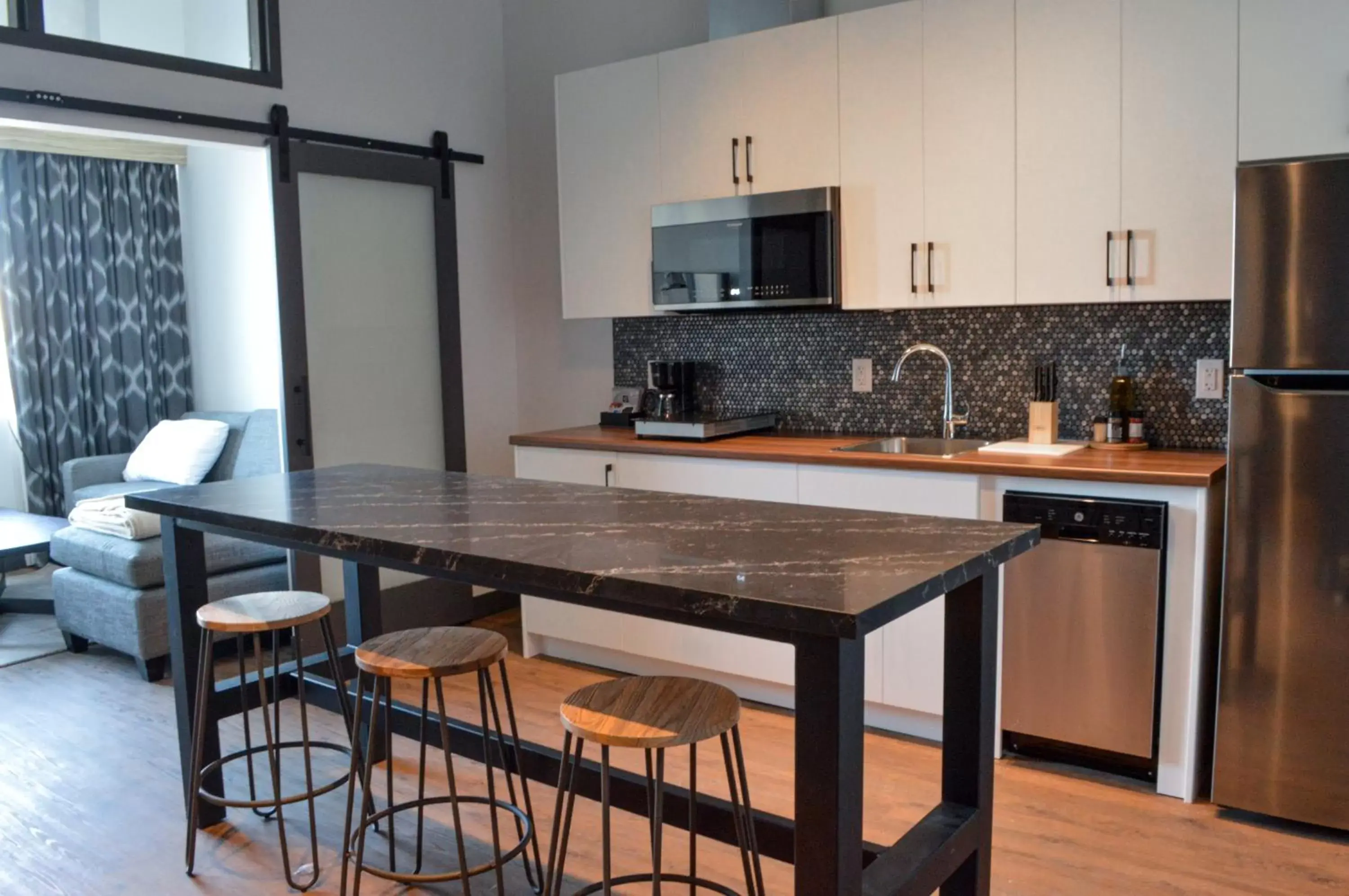 Kitchen or kitchenette, Kitchen/Kitchenette in Cannery Lofts Niagara