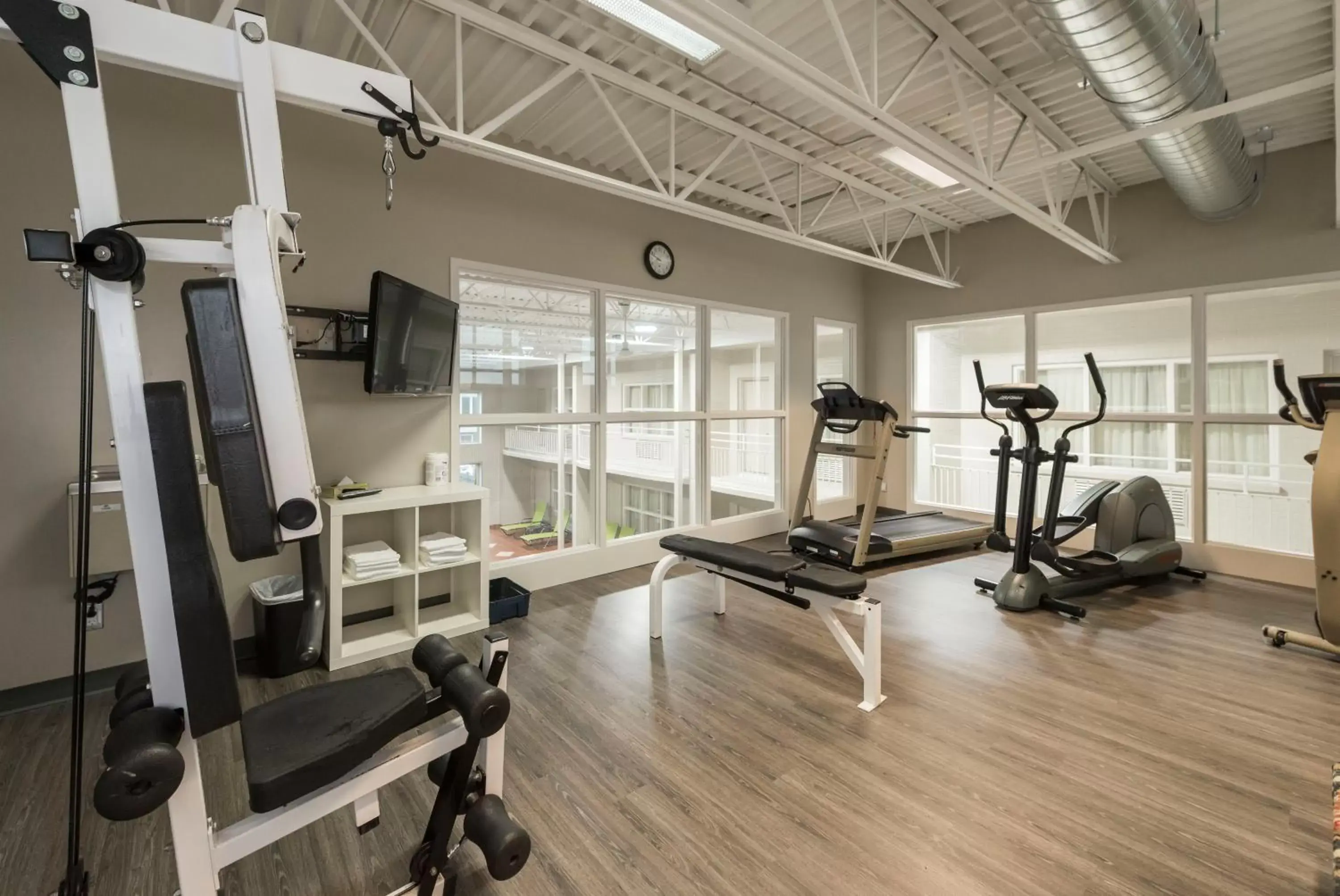Fitness centre/facilities, Fitness Center/Facilities in Hotel & Suites Le Dauphin Drummondville
