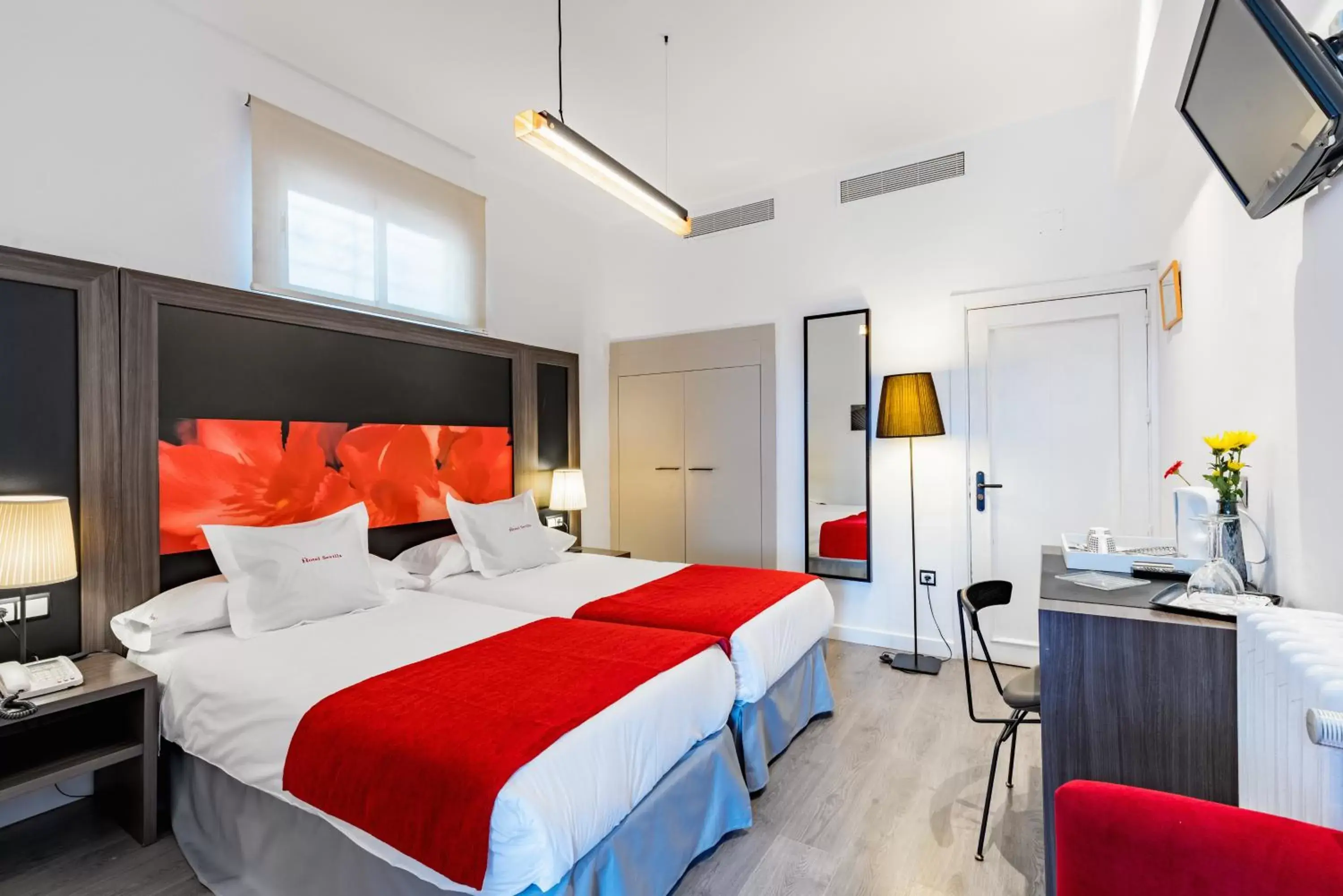 Twin Room with Terrace in Hotel Sevilla Twin Room with Terrace in Hotel Sevilla