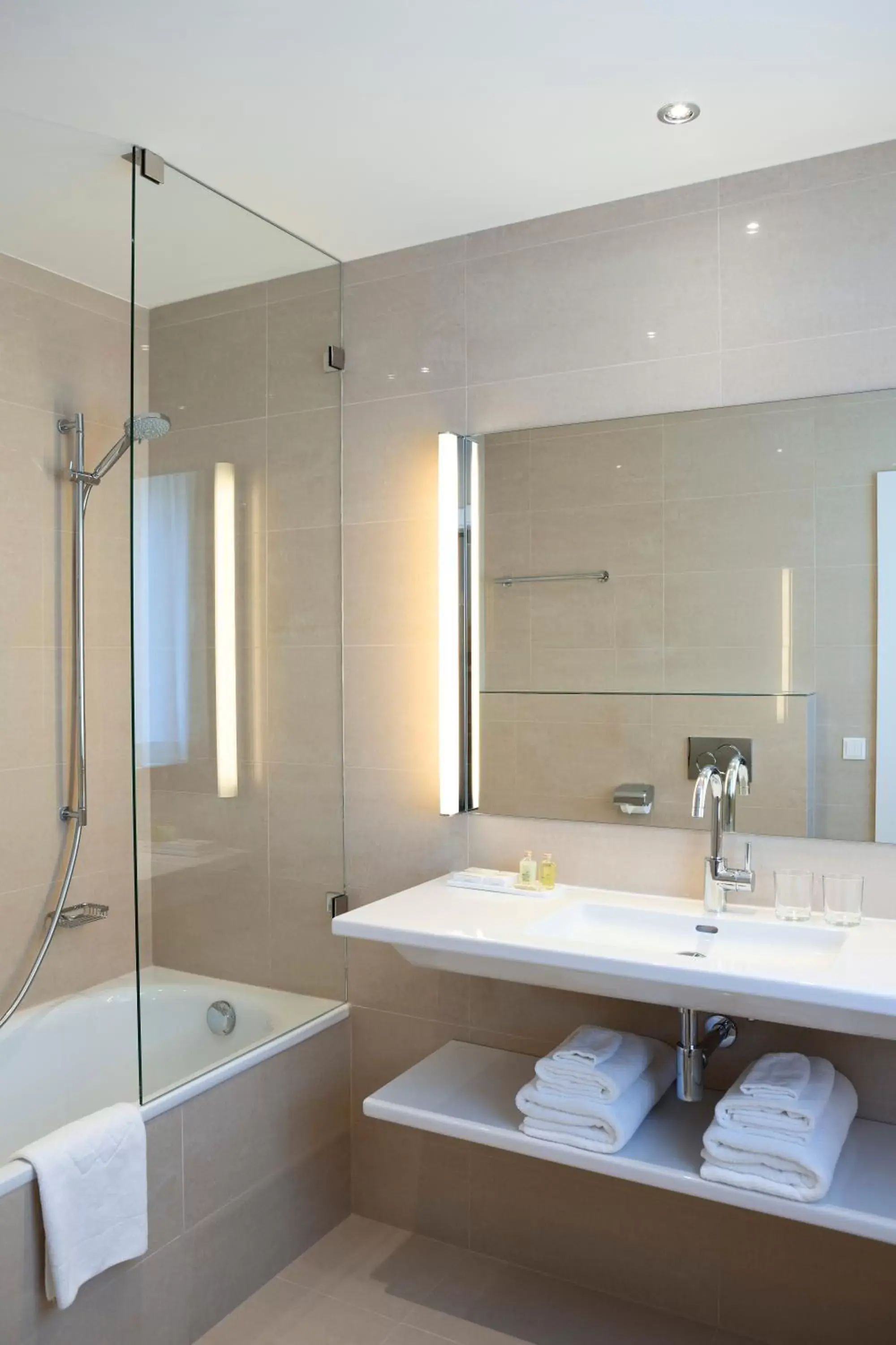 Shower, Bathroom in The Harmonie Vienna, BW Premier Collection