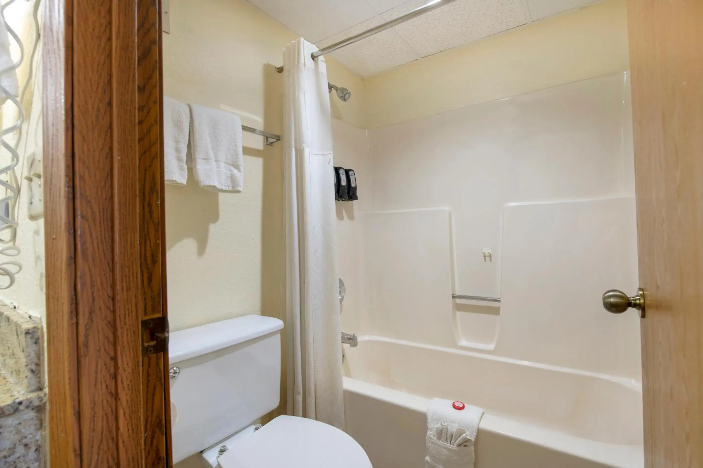 Bathroom in OYO Hotel Tulsa International Airport