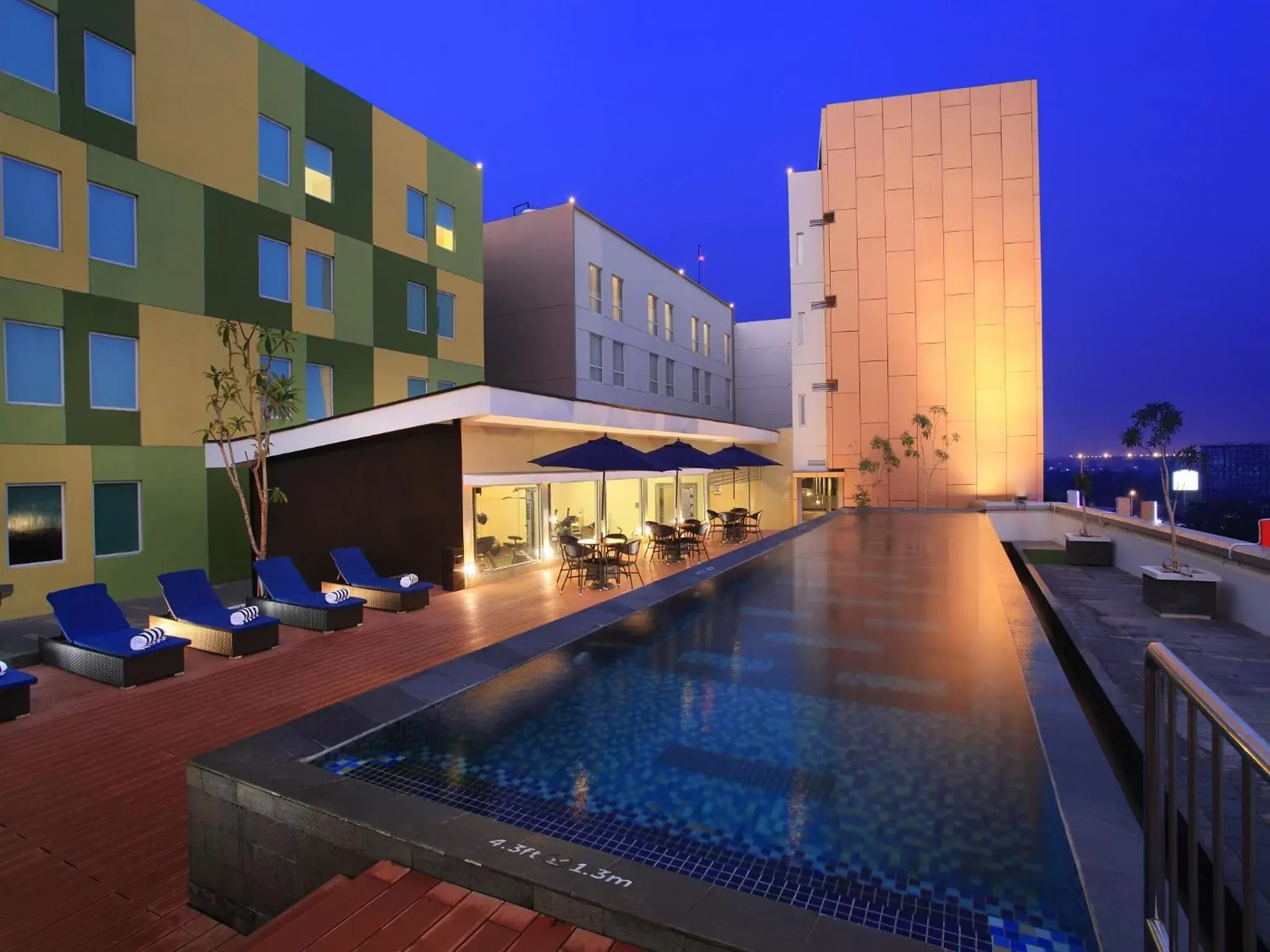 Swimming Pool in Swiss-Belhotel Airport Jakarta