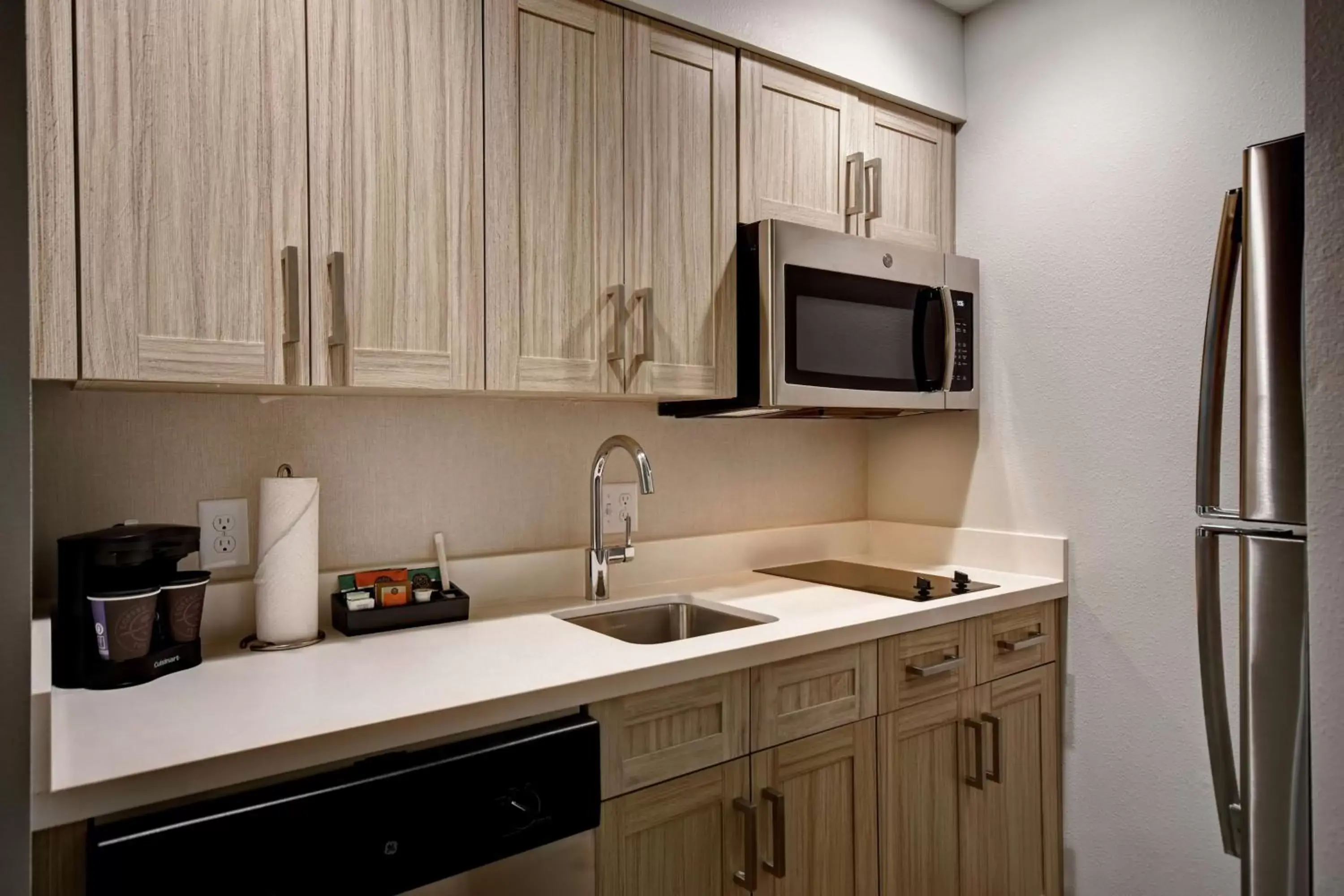 Coffee/tea facilities, Kitchen/Kitchenette in Homewood Suites By Hilton Greenville Downtown