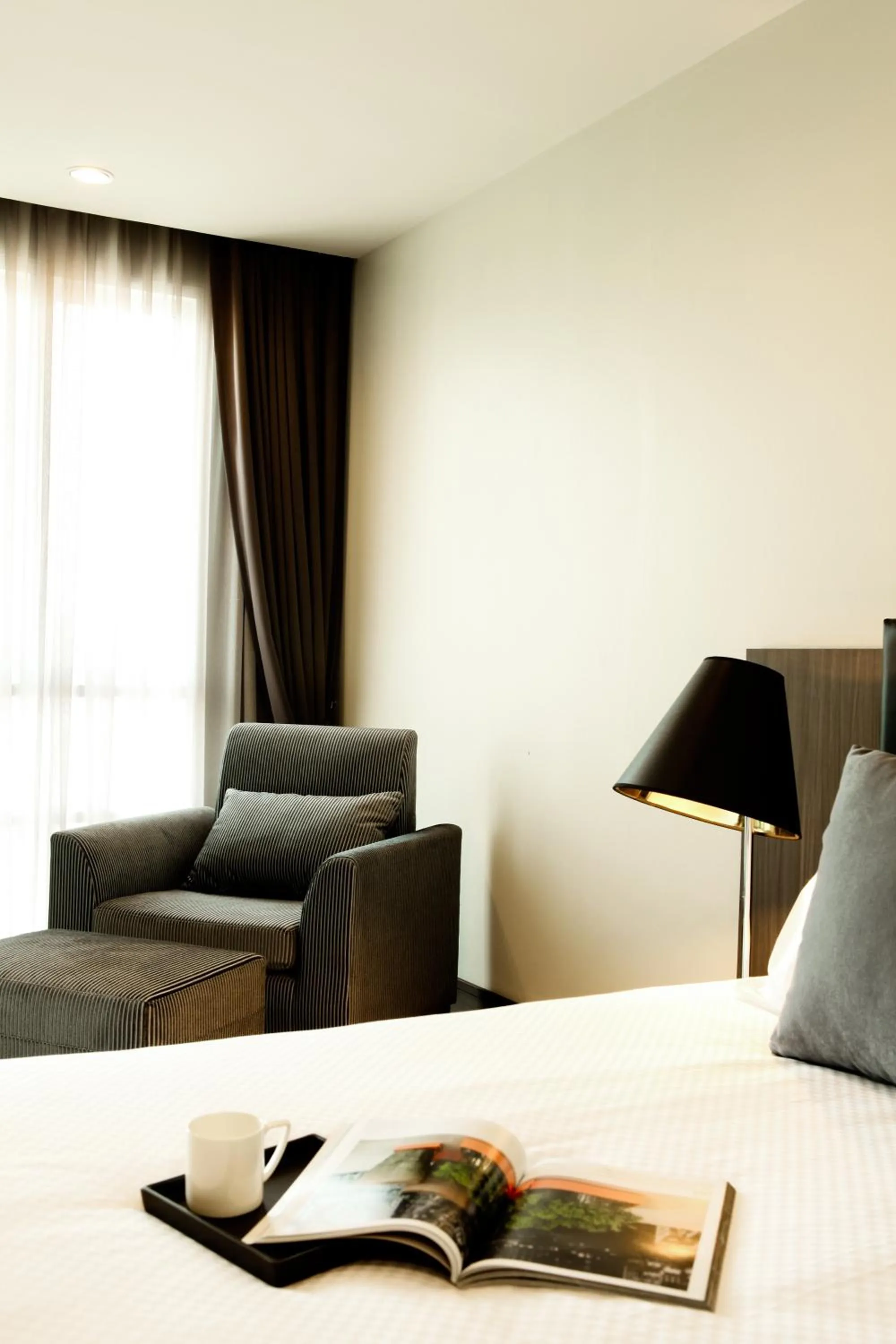 Seating area in Crystal Suites Suvarnbhumi Airport