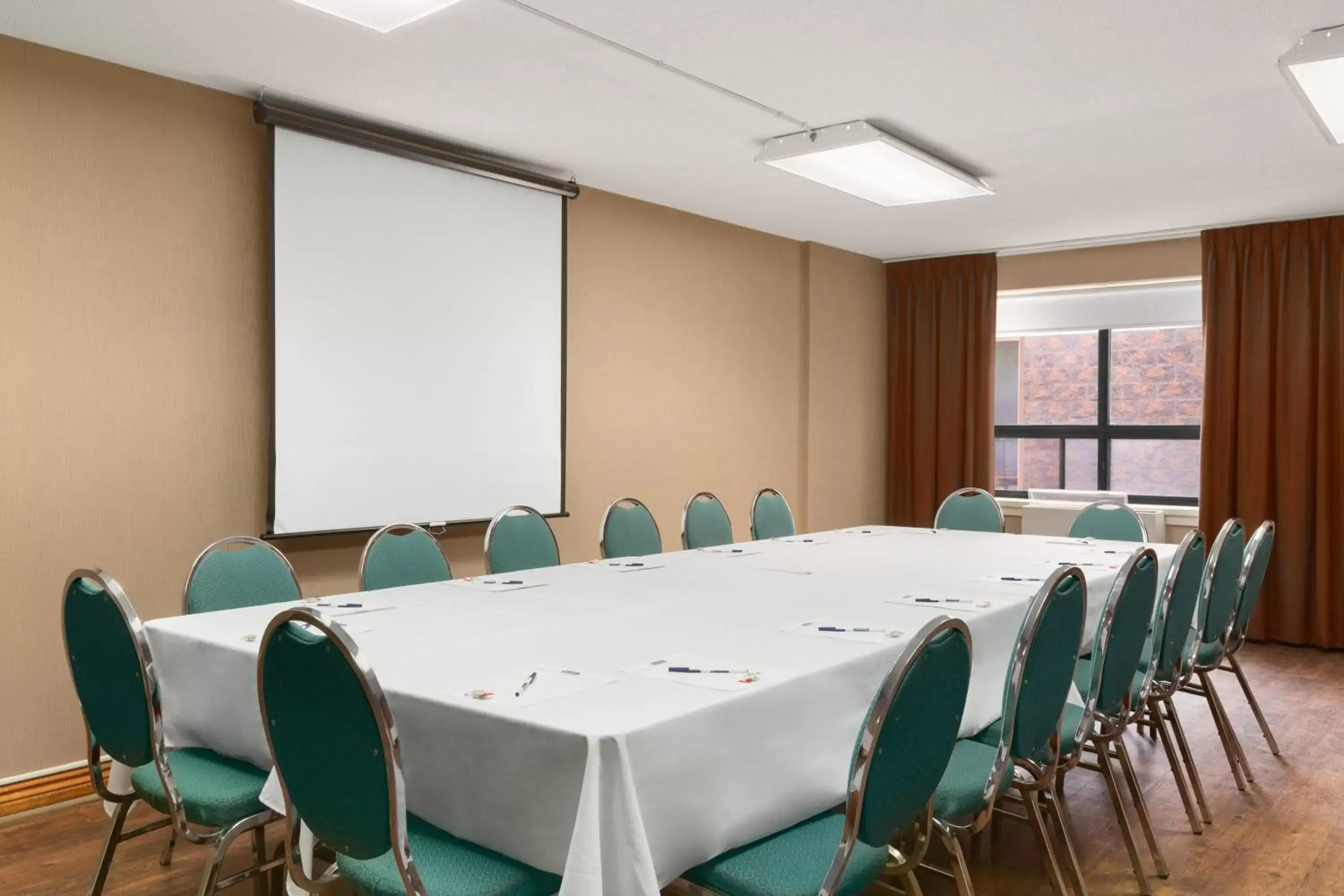 Meeting/conference room, Business Area/Conference Room in Travelodge by Wyndham Downtown Barrie