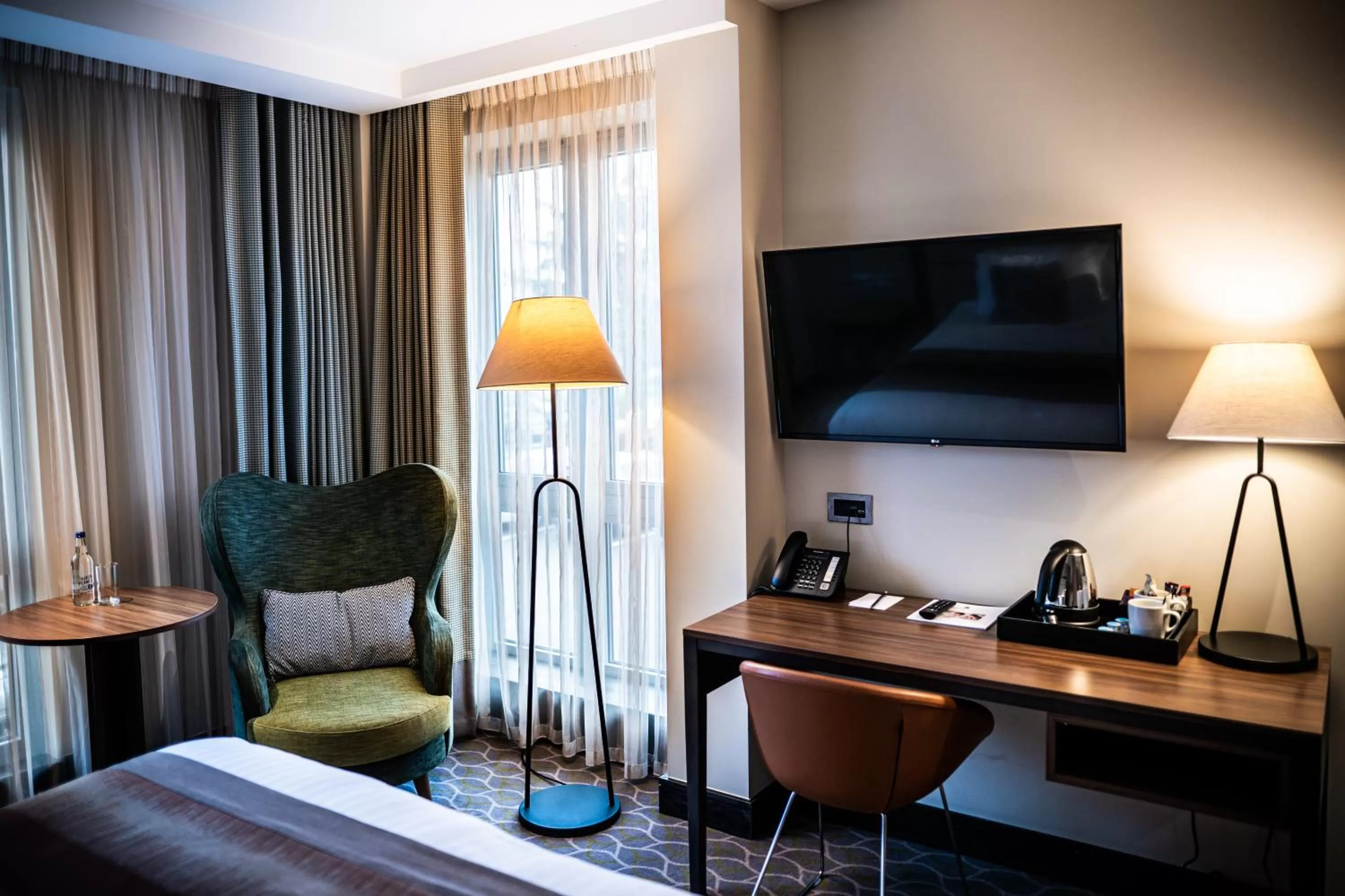 Communal lounge/ TV room, Bed in The Warwickshire Hotel and Country Club